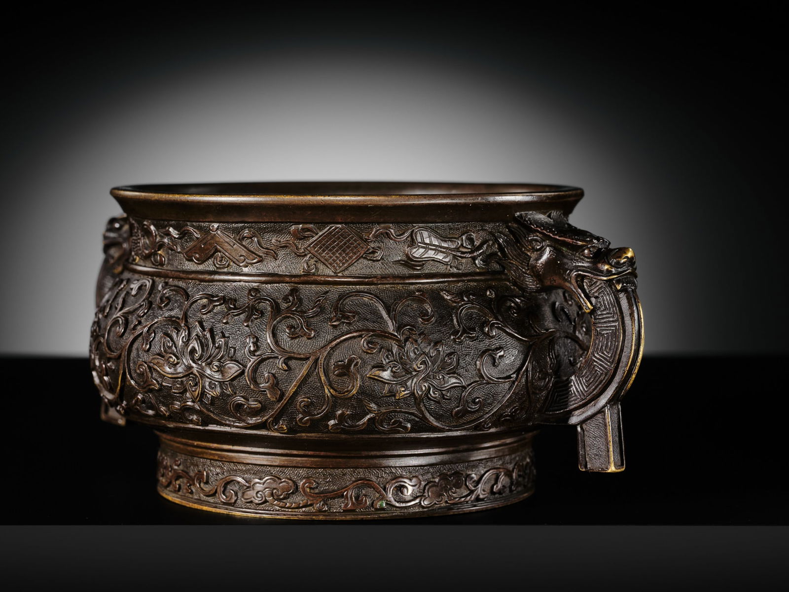 A HU WENMING 'LOTUS' BRONZE CENSER (GUI), HEAVILY CAST (1.5 KG), MING DYNASTY - 7