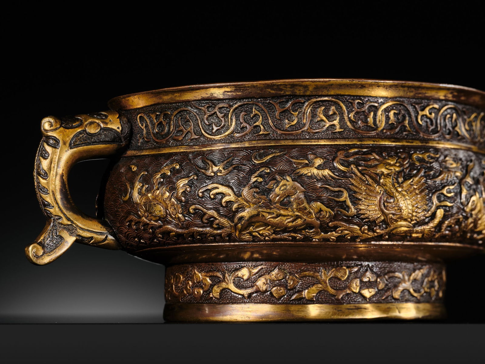 A HU WENMING PARCEL-GILT BRONZE 'TEN MYTHICAL BEASTS' CENSER, GUI, MING DYNASTY - 7