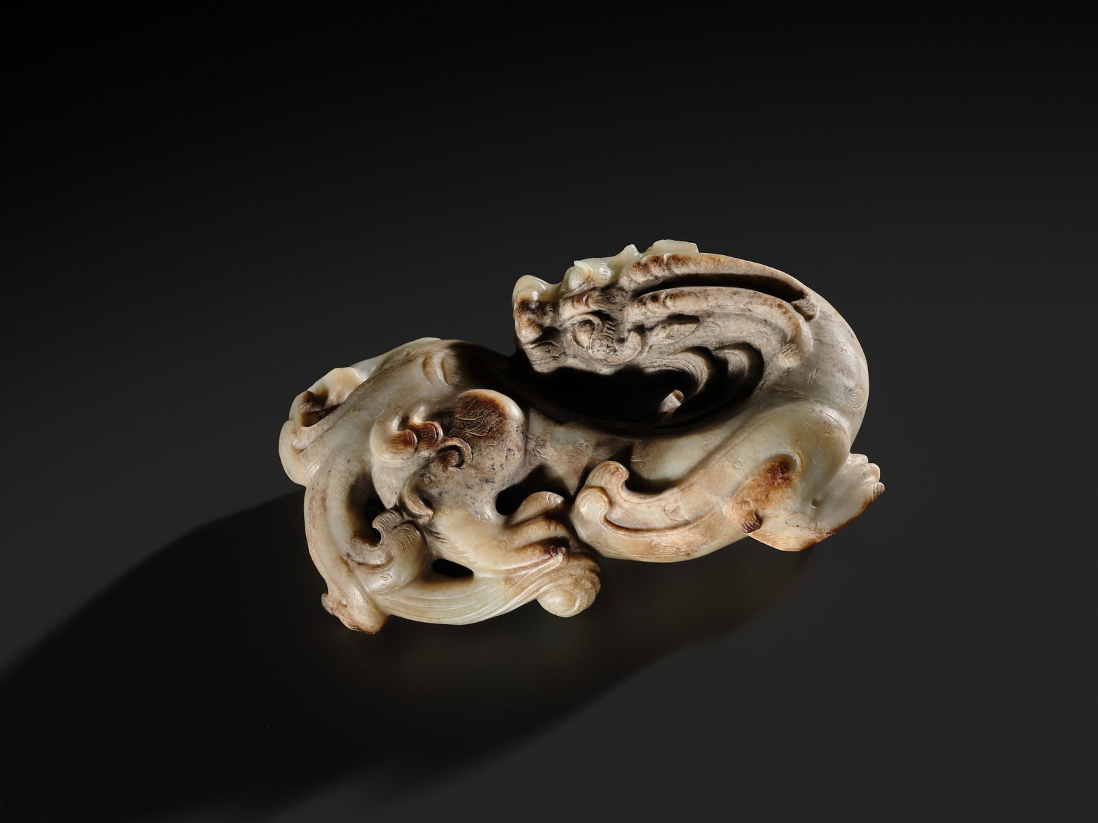 AN EXCEPTIONAL AND POWERFULLY CARVED WHITE AND BROWN JADE CARVING OF A BIXIE, WESTERN HAN DYNASTY - 14