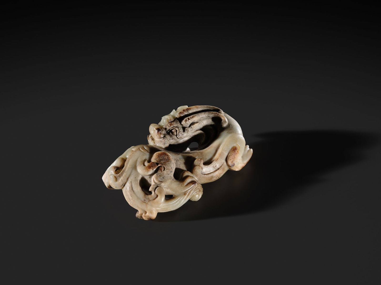 AN EXCEPTIONAL AND POWERFULLY CARVED WHITE AND BROWN JADE CARVING OF A BIXIE, WESTERN HAN DYNASTY - 2