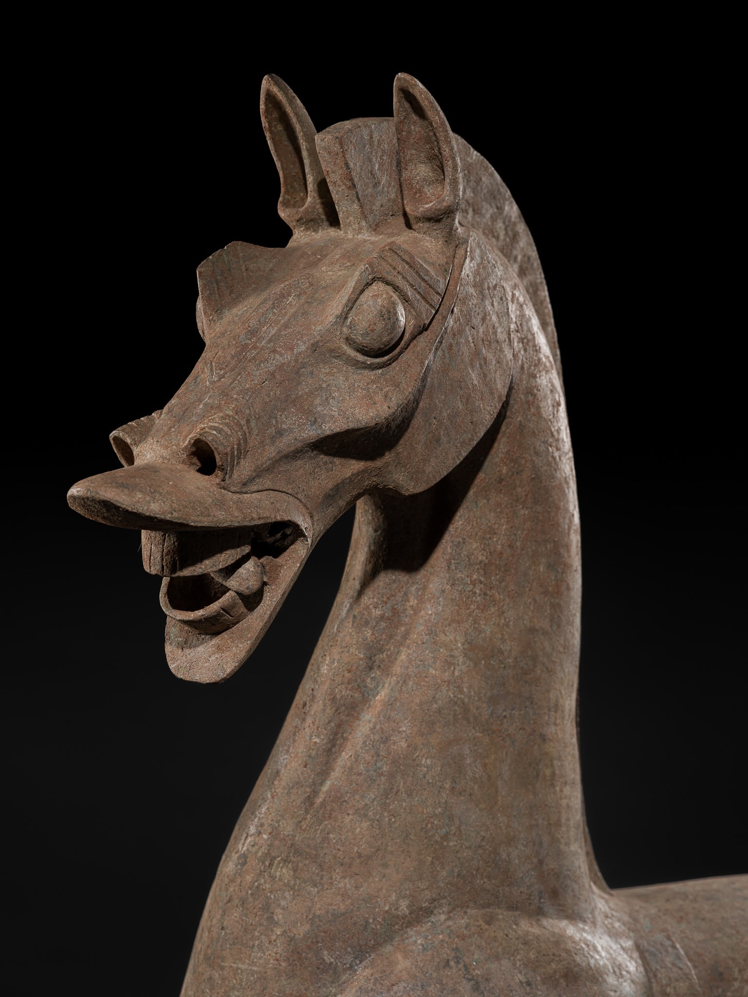 A MONUMENTAL AND HIGHLY IMPORTANT SICHUAN POTTERY HORSE, HAN DYNASTY, THE LARGEST EVER RECORDED FROM - 7