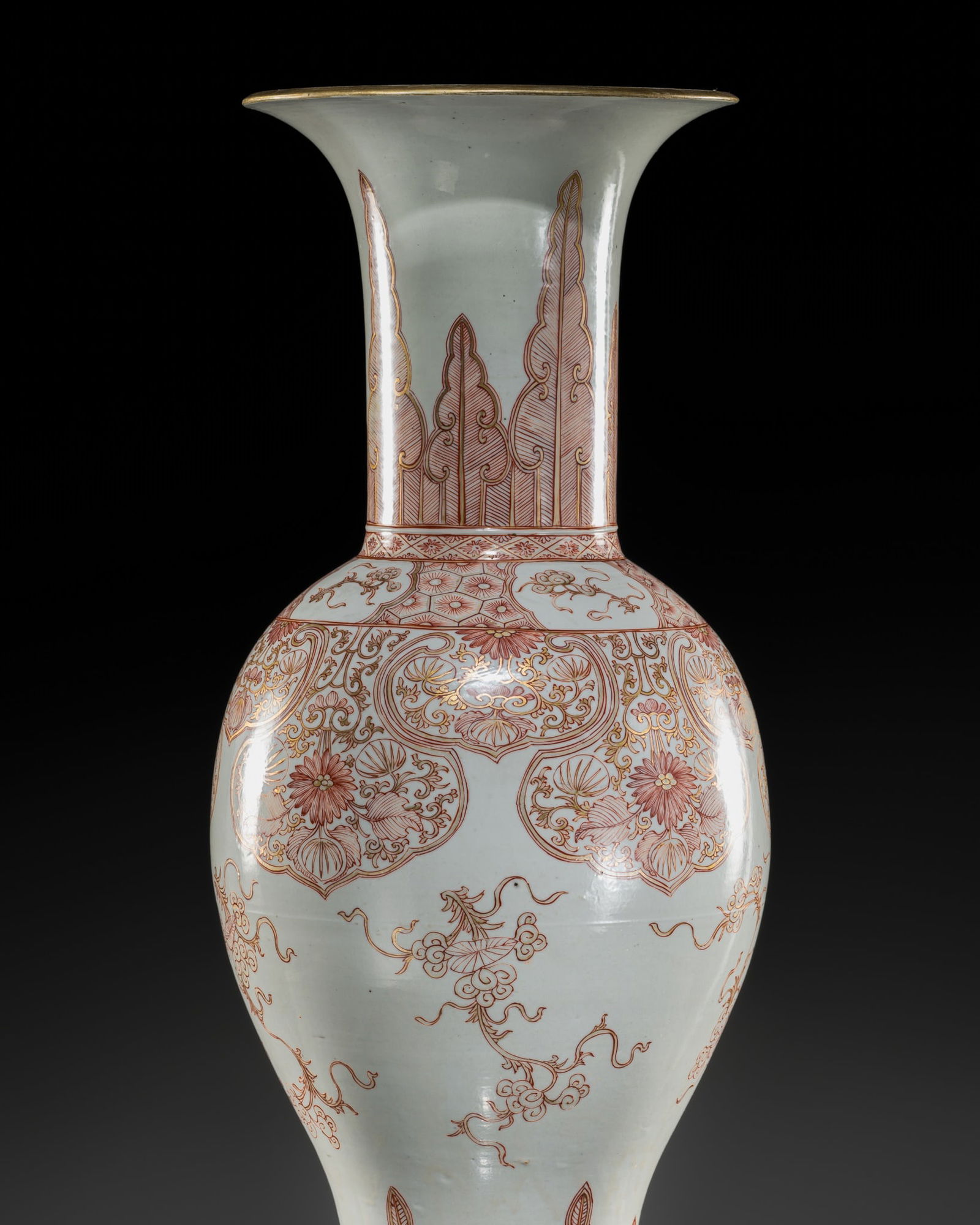 AN IRON-RED AND GILT-DECORATED 'PHOENIX-TAIL' PALACE VASE, YENYEN, KANGXI PERIOD (1 of 20)