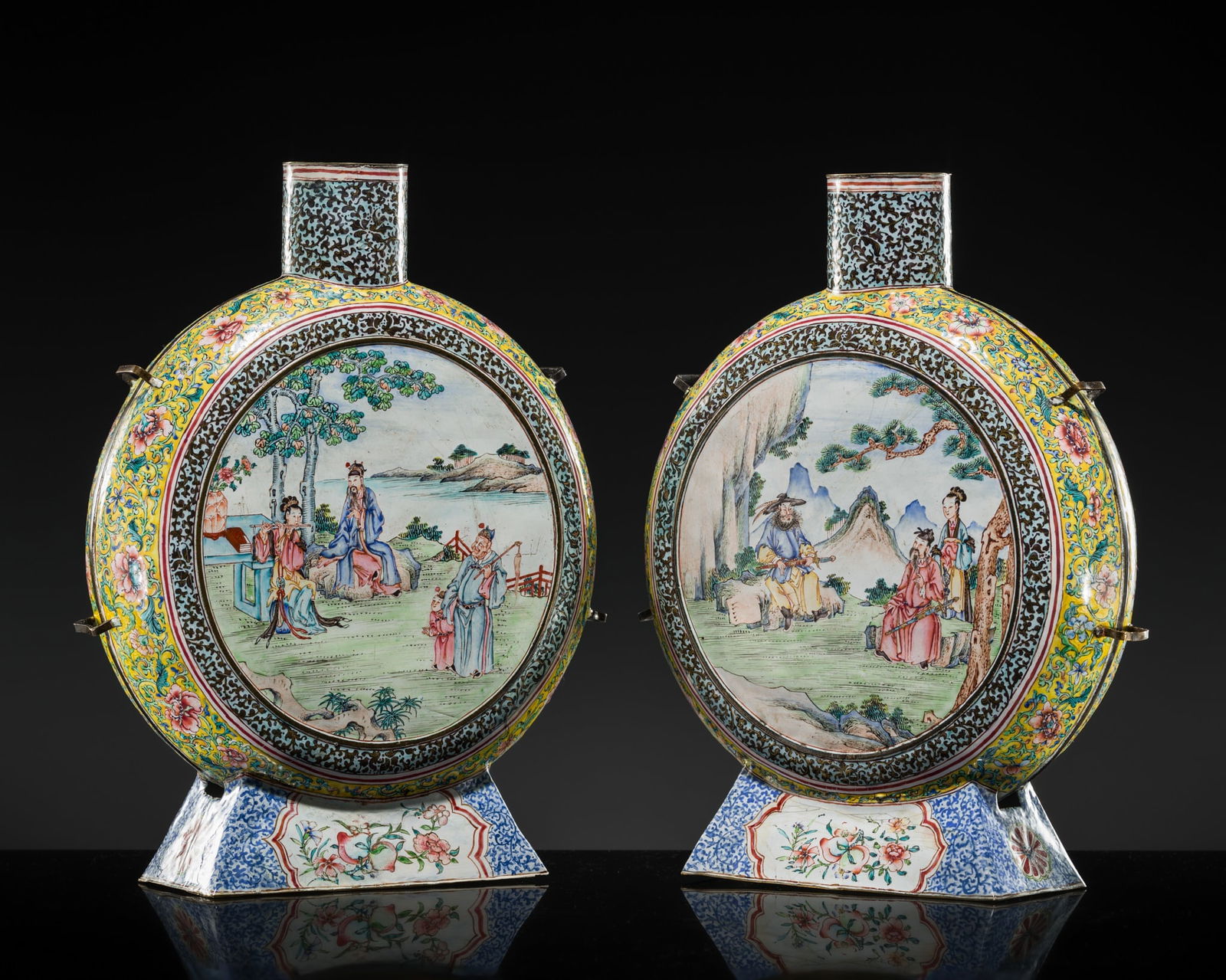AN EXCEEDINGLY RARE PAIR OF PAINTED ENAMEL MOONFLASKS, BIANHU, QIANLONG PERIOD (1 of 15)