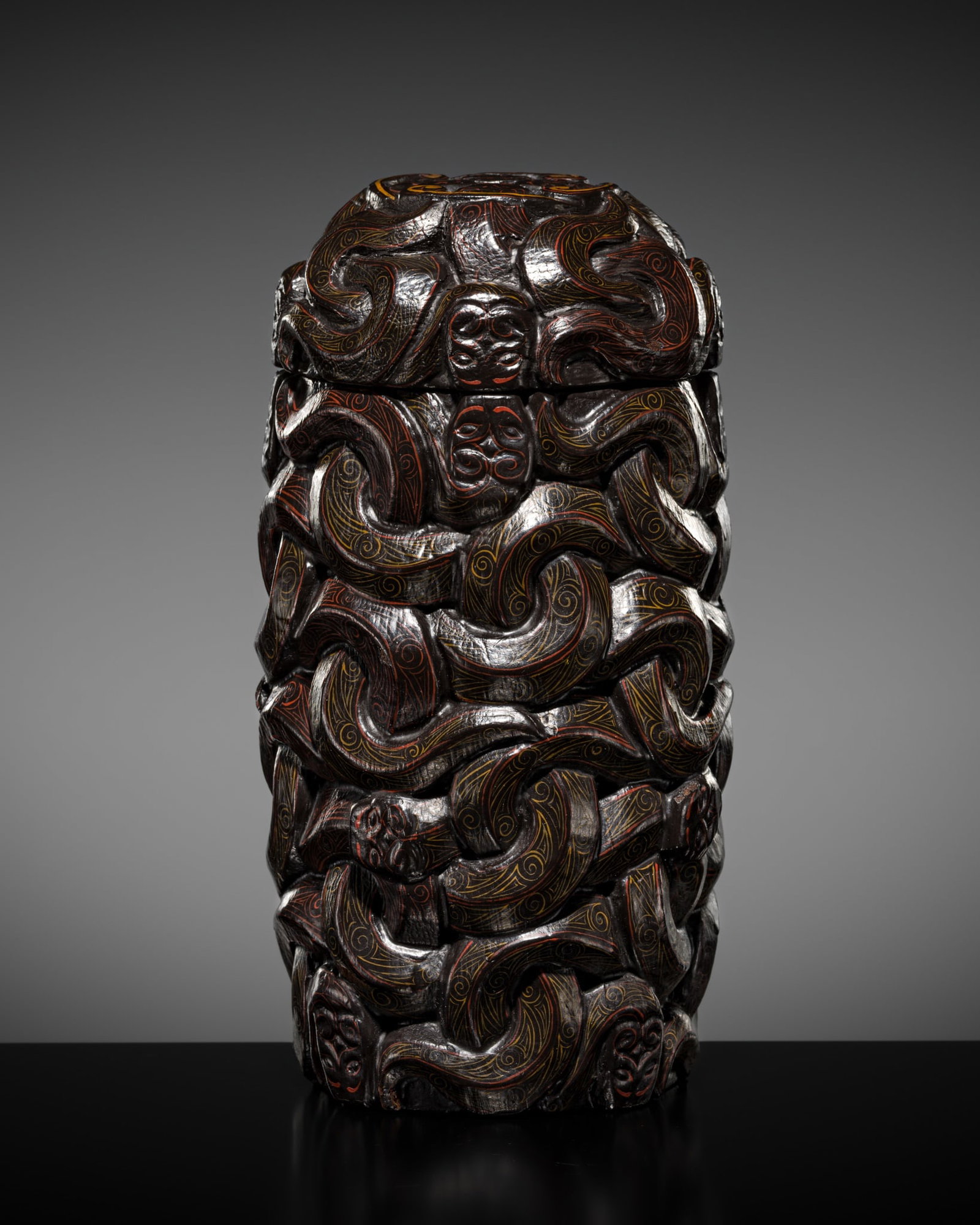 A FINELY PAINTED LACQUER 'SNAKES' CUP AND COVER, WARRING STATES PERIOD: A FINELY PAINTED LACQUER 'SNAKES' CUP AND COVER, WARRING STATES PERIOD China, Chu Kingdom, 475-221 BC. The domed cover rises steeply to a flat medallion carved and painted in red and yellow with eight