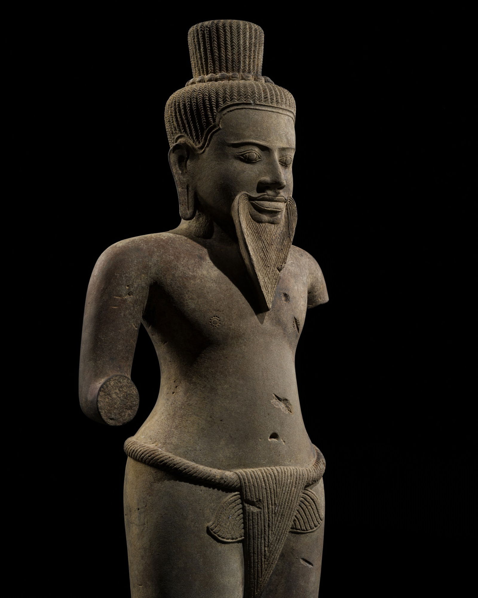 A RARE SANDSTONE IMAGE OF THE ASCETIC SHIVA, ANGKOR WAT STYLE, 12TH-13TH CENTURY (1 of 16)