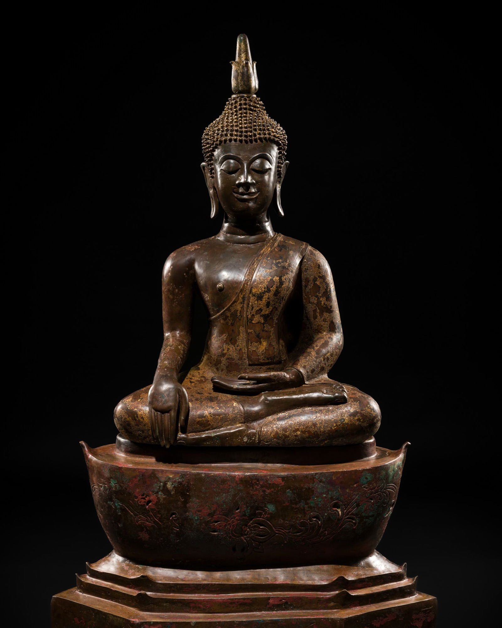 A LARGE (99 CM) COPPER ALLOY FIGURE OF BUDDHA, LAOS, 15TH-16TH CENTURY (1 of 19)