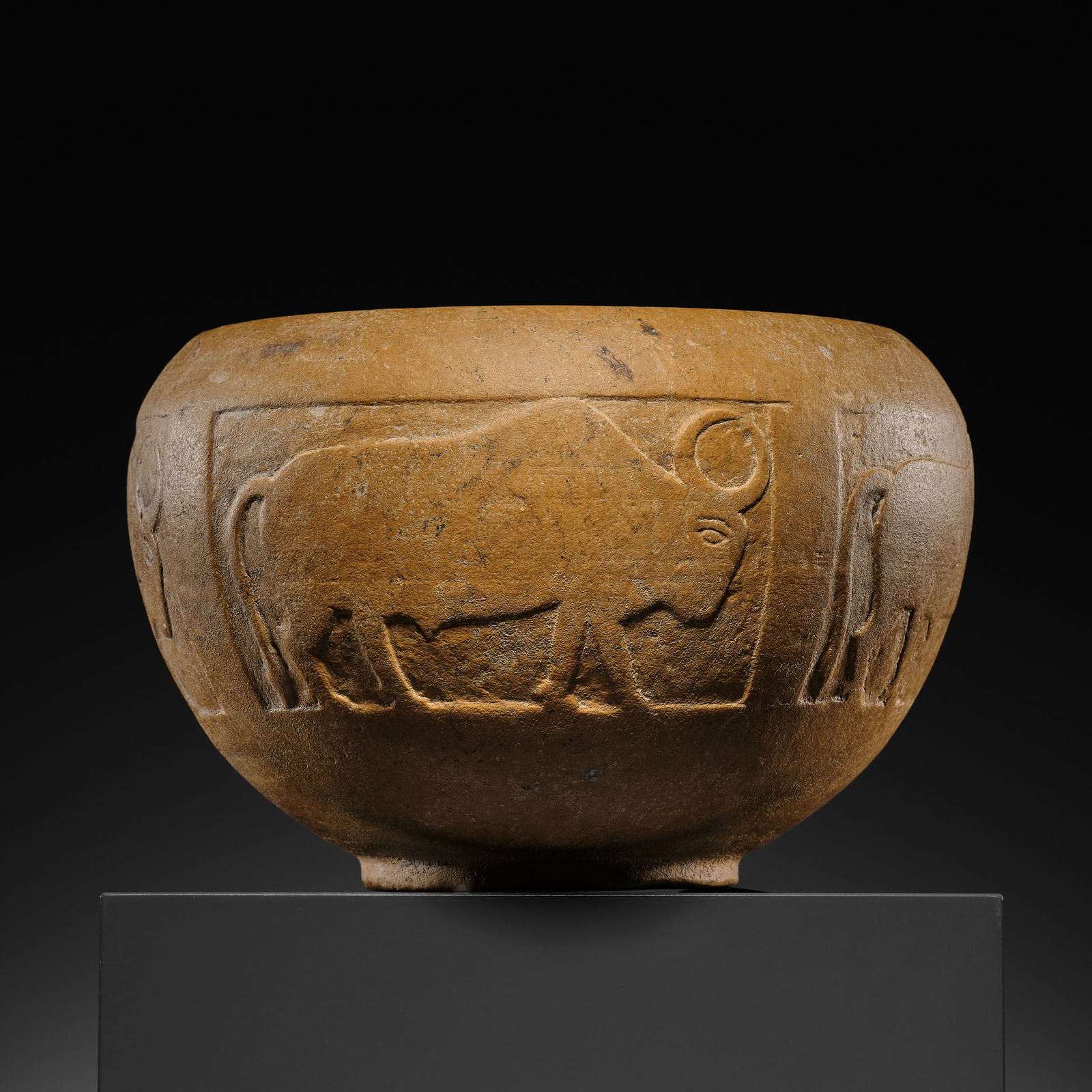 A RARE AND LARGE CARVED LIMESTONE 'ZEBU' BOWL, HARAPPAN CULTURE (1 of 15)