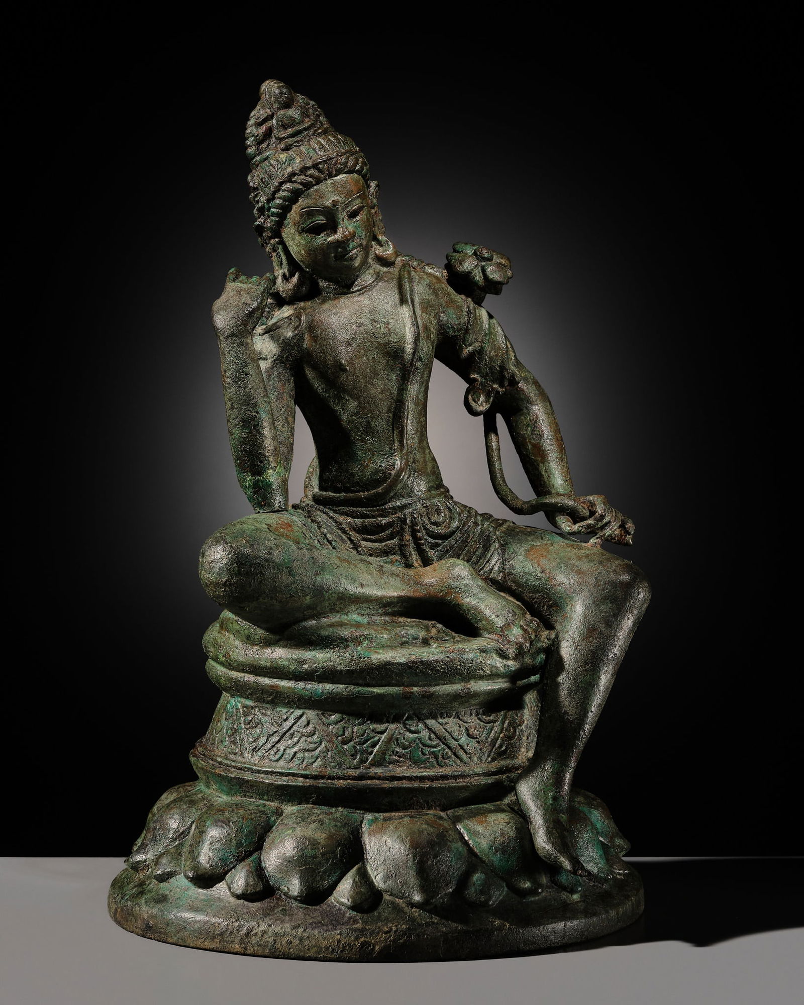 A LARGE AND IMPORTANT BRONZE FIGURE OF AVALOKITESHVARA PADMAPANI, SWAT VALLEY, 7TH-9TH CENTURY (1 of 16)