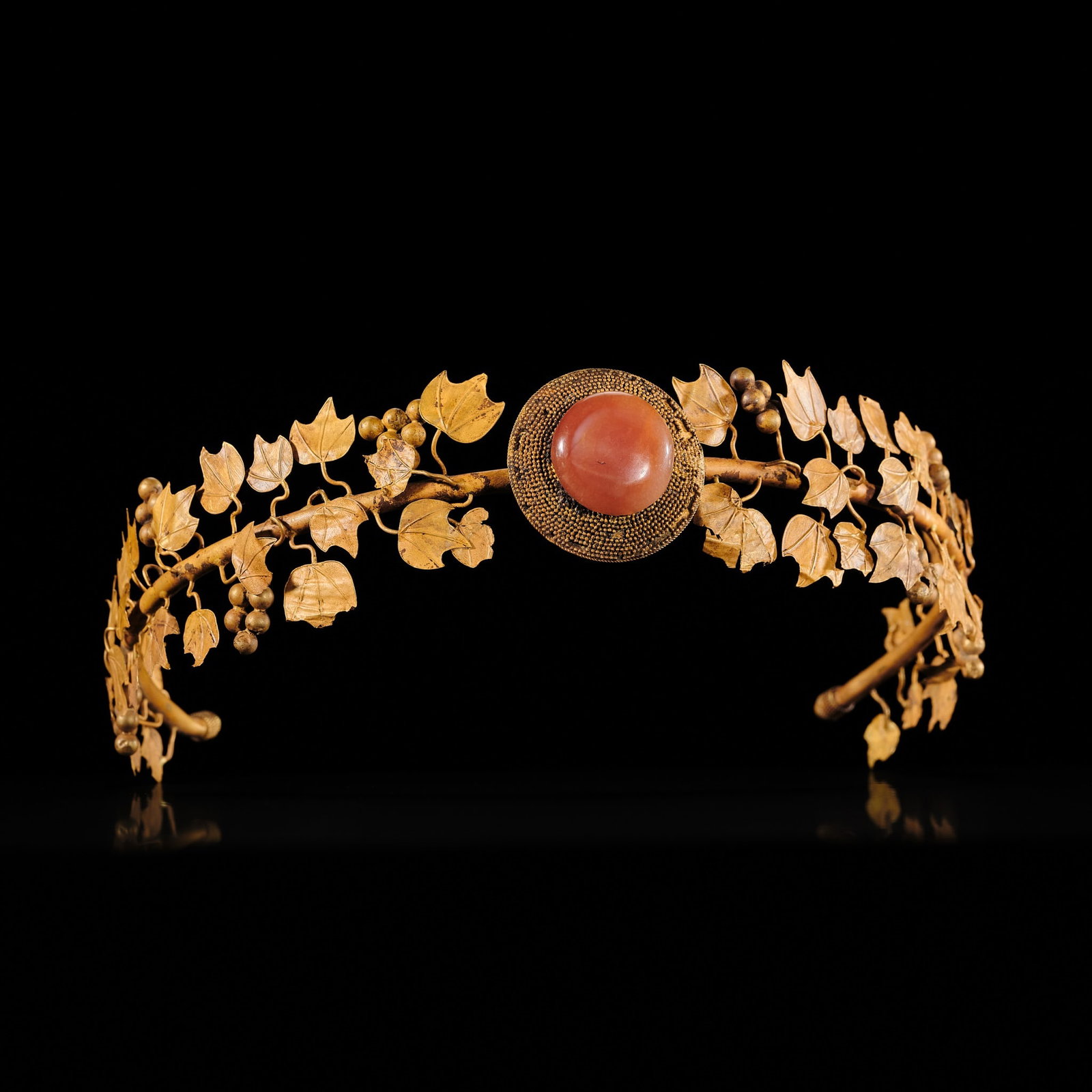 A CARNELIAN-INSET GOLD 'GRAPEVINE' WREATH, HELLENISTIC PERIOD: A CARNELIAN-INSET GOLD 'GRAPEVINE' WREATH, HELLENISTIC PERIOD Western Asia, circa 4th century BC to 3rd century AD. Superbly worked in repoussé with grape bunches and leaves, composed of finely c