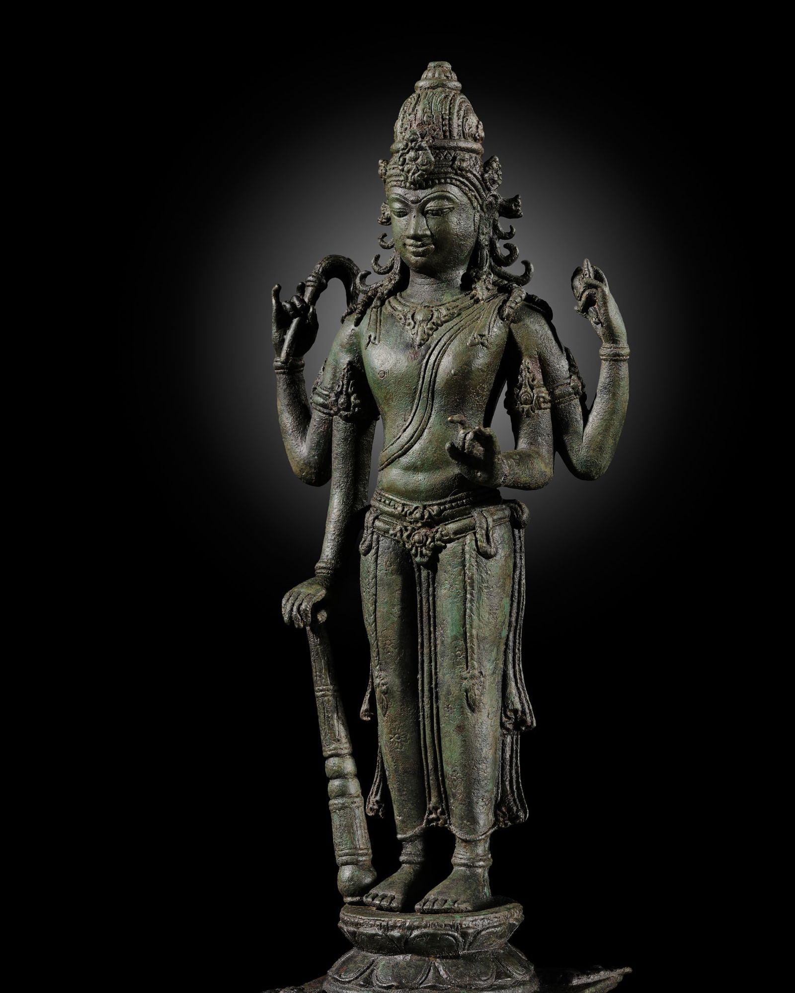 A LARGE (45 CM) AND VERY RARE COPPER ALLOY FIGURE OF VISHNU, CENTRAL JAVA, 9TH-10TH CENTURY (1 of 15)