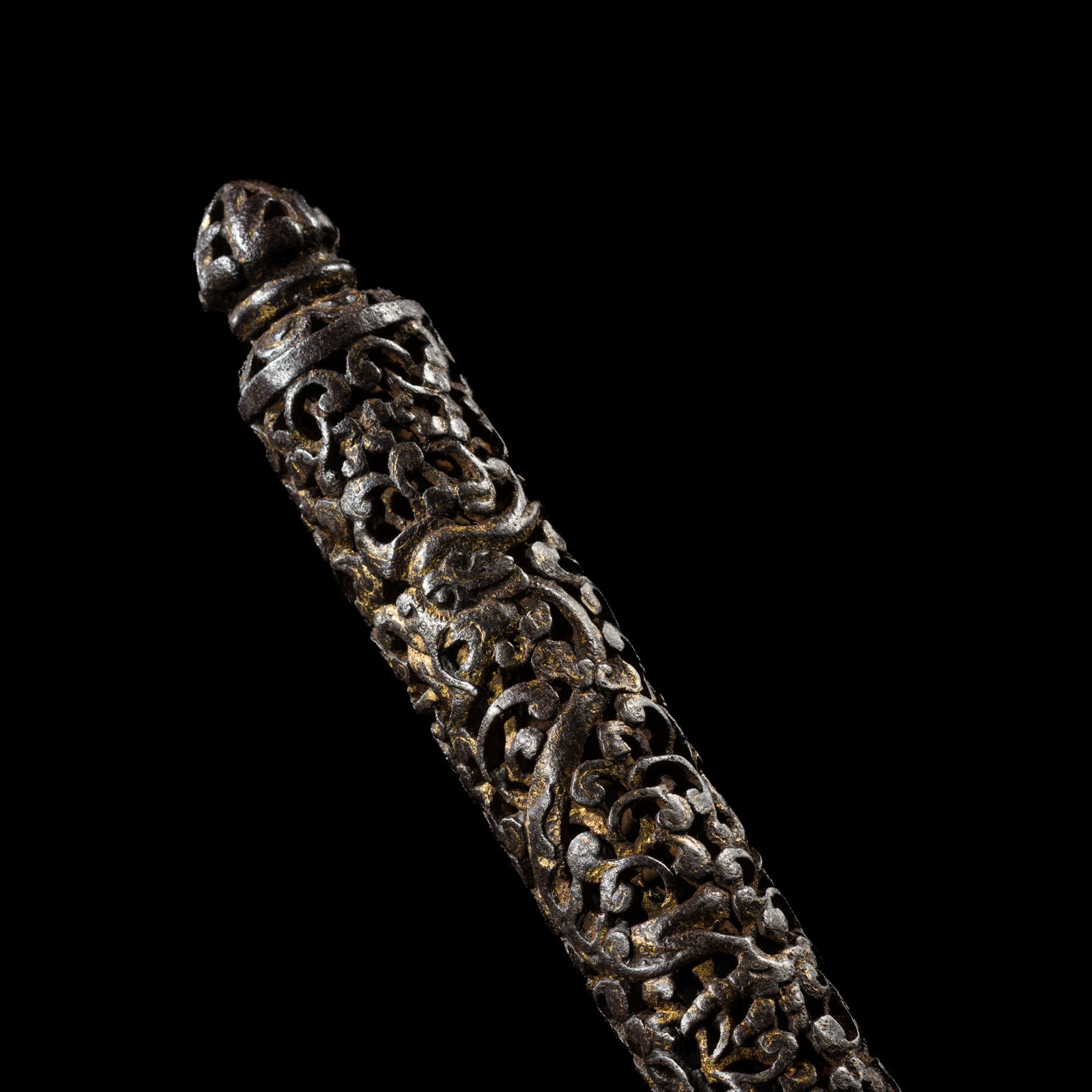 A GILT-DAMASCENED AND RETICULATED IRON 'DRAGON' PEN HOLDER, TIBET, 15TH-16TH CENTURY: A GILT-DAMASCENED AND RETICULATED IRON 'DRAGON' PEN HOLDER, TIBET, 15TH-16TH CENTURY Of cylindrical form, finely and expertly worked in relief with a pair of powerful dragons writhing amidst a dense n