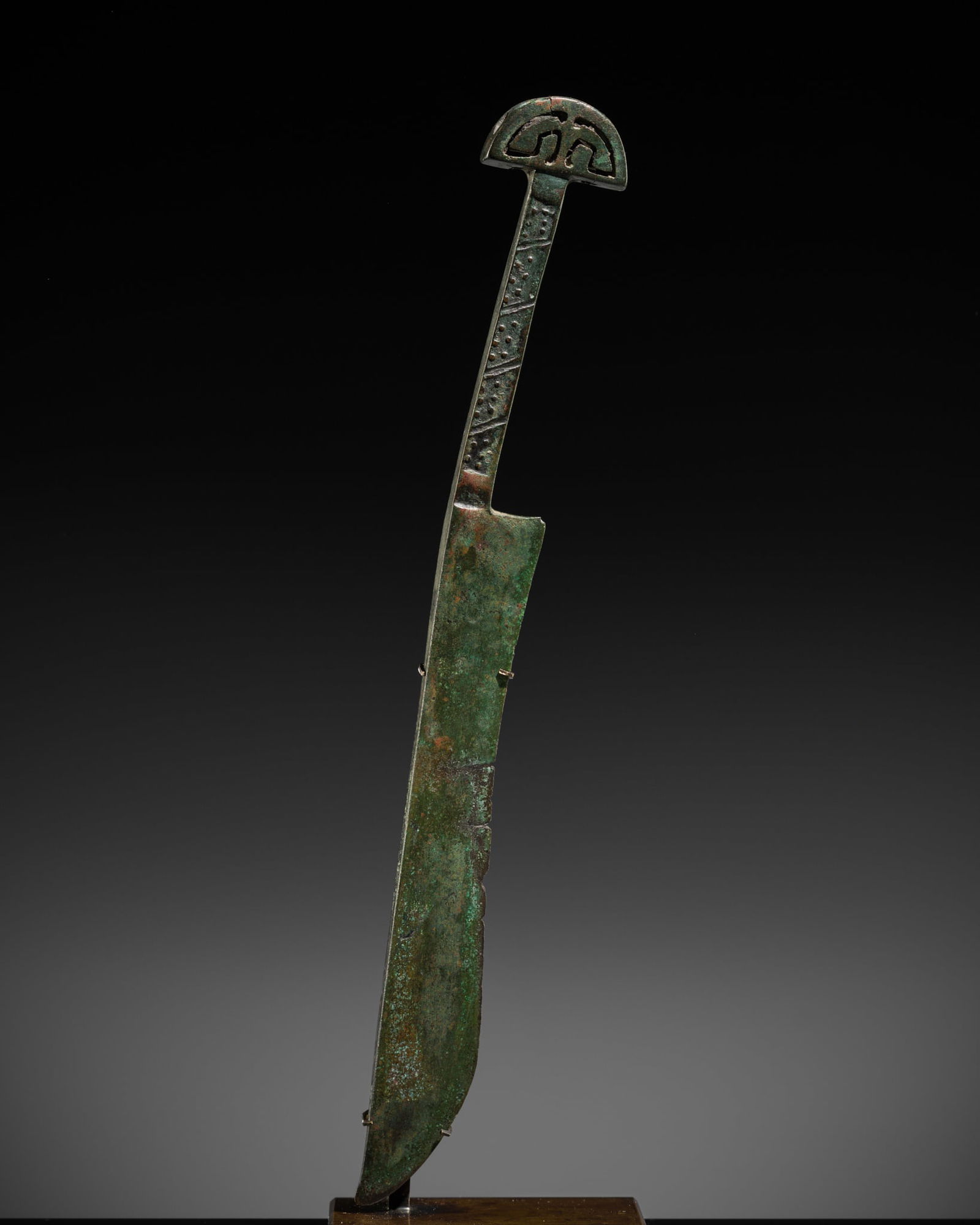 A RARE BRONZE KNIFE, ORDOS CULTURE, 2ND CENTURY BC (1 of 13)