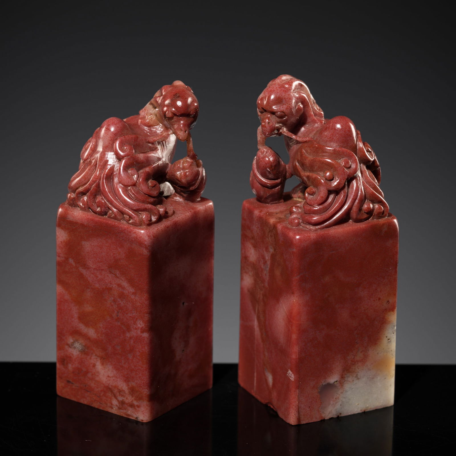 A PAIR OF 'CHICKEN BLOOD' SOAPSTONE 'PHOENIX' SEALS, LATE QING DYNASTY TO REPUBLIC PERIOD (1 of 17)