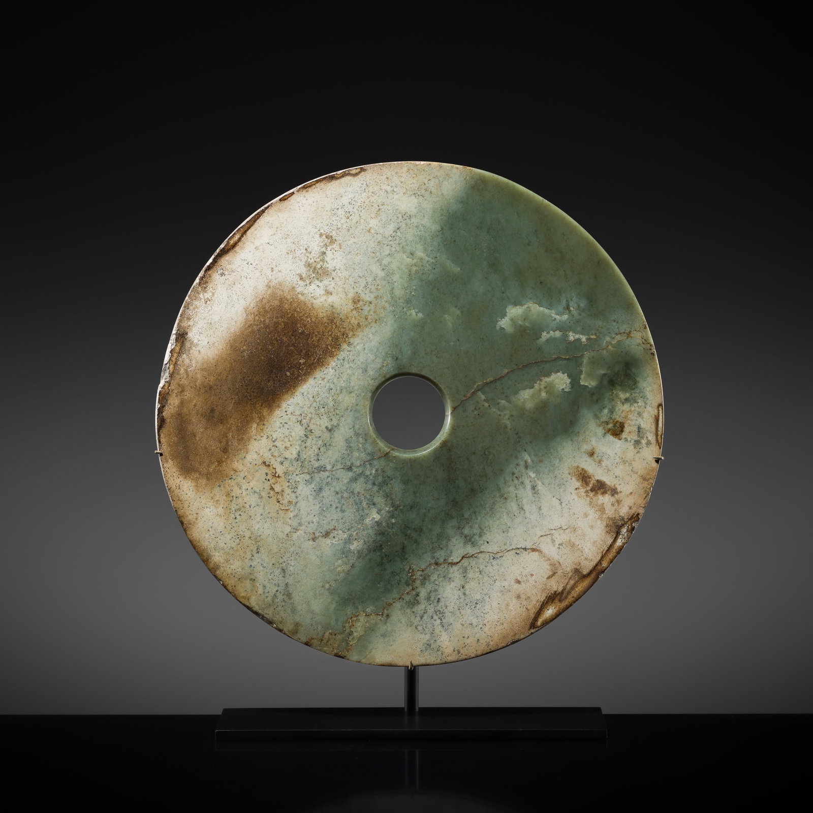 A RARE AND LARGE (33 CM) GREEN JADE DISK, BI, EARLY BRONZE AGE, QIJIA CULTURE - 10