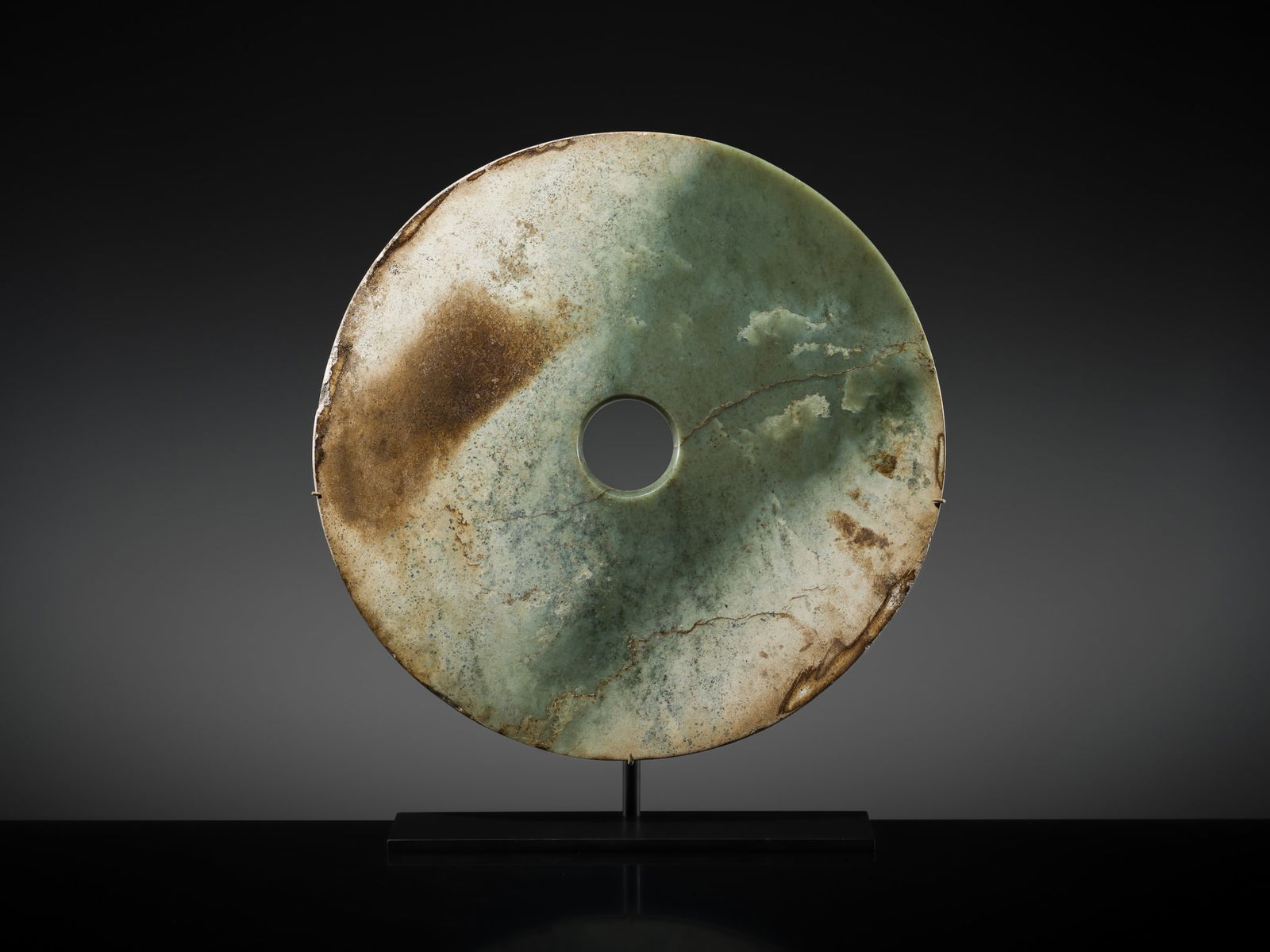 A RARE AND LARGE (33 CM) GREEN JADE DISK, BI, EARLY BRONZE AGE, QIJIA CULTURE - 2
