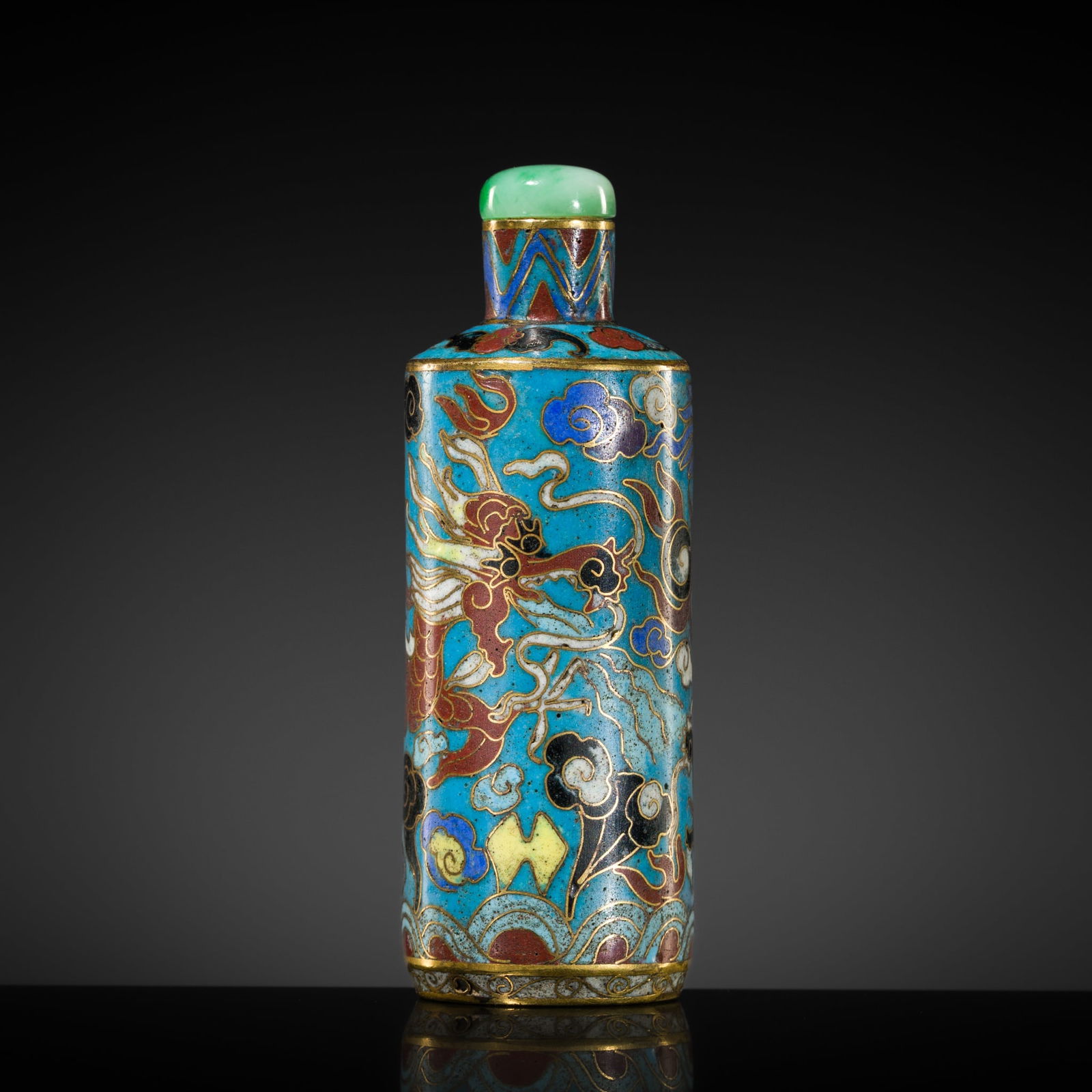 A RARE CLOISONNÉ ENAMEL 'TWO DRAGONS' SNUFF BOTTLE, 18TH CENTURY (1 of 13)