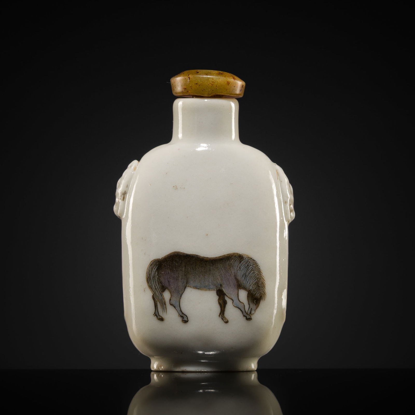 A GRISAILLE ENAMELED PORCELAIN SNUFF BOTTLE WITH HORSES, 1850-1900 (1 of 10)