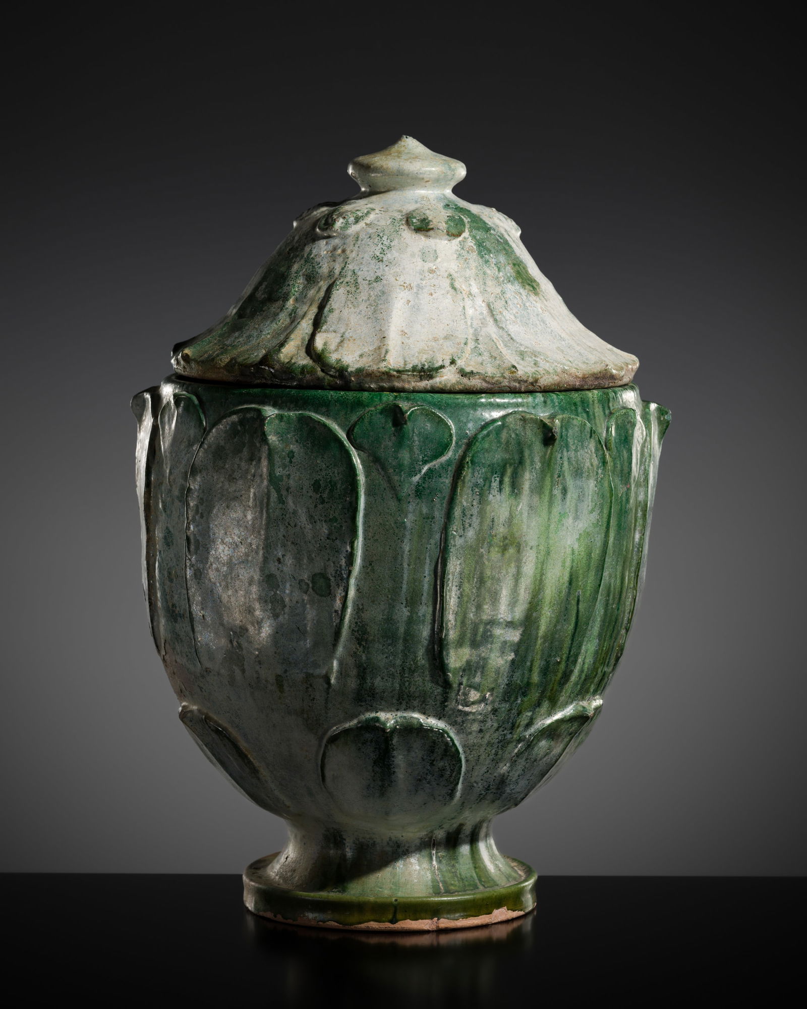 A LARGE GREEN-GLAZED RED POTTERY FOLIATE JAR AND COVER, LIAO-SONG DYNASTY: A LARGE GREEN-GLAZED RED POTTERY FOLIATE JAR AND COVER, LIAO-SONG DYNASTY Scientific Analysis Report: A thermoluminescence analysis report issued by Oxford Authentication on 25 February 2026, based on
