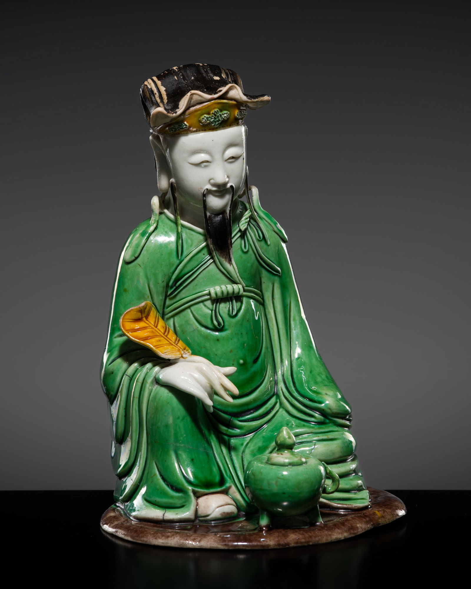 A SUPERB FAMILLE VERTE BISCUIT PORCELAIN FIGURE OF LU DONGBIN, EARLY KANGXI PERIOD (1 of 20)