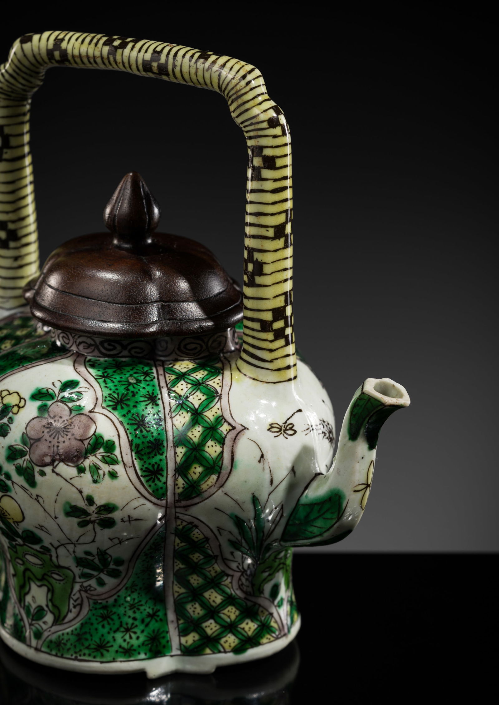A FAMILLE VERTE BISCUIT WINE POT, KANGXI PERIOD, EX PALMER COLLECTION (1 of 13)