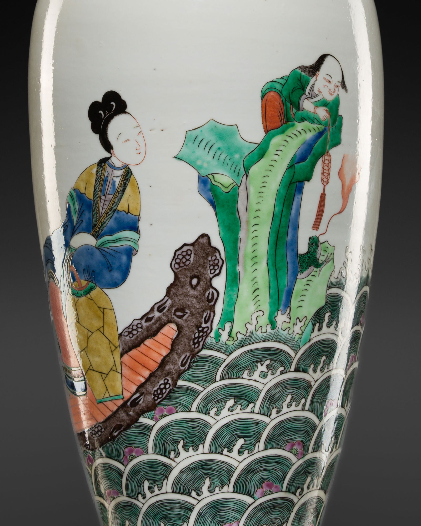 A LARGE FAMILLE-VERTE 'LIU HAI AND HE XIANGU' BALUSTER VASE, KANGXI TO YONGZHENG PERIOD (1 of 17)