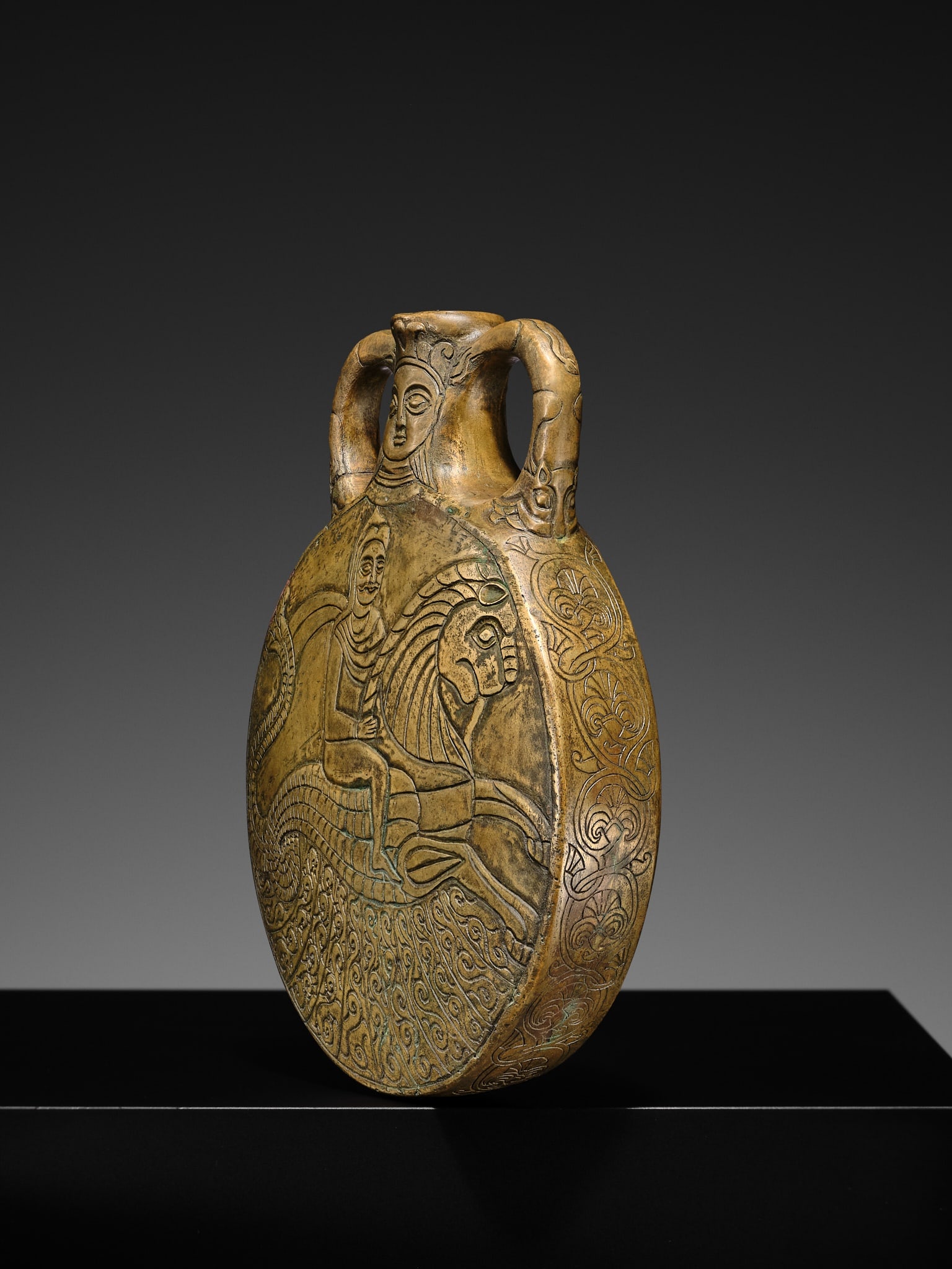 A FINELY ENGRAVED BRASS 'HERO ON MYTHICAL BEAST' PILGRIM FLASK, SASANIAN EMPIRE - 8