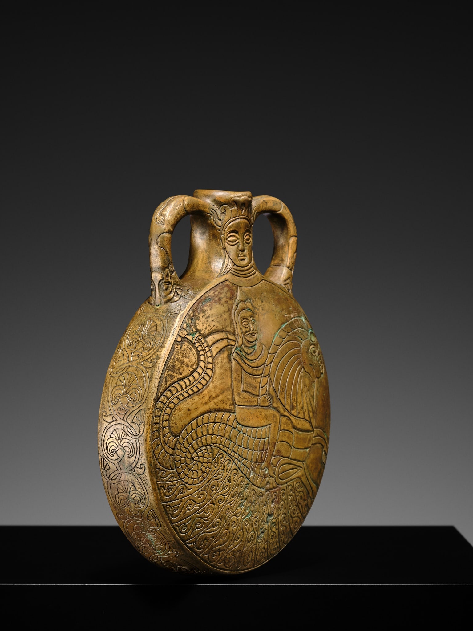 A FINELY ENGRAVED BRASS 'HERO ON MYTHICAL BEAST' PILGRIM FLASK, SASANIAN EMPIRE - 9