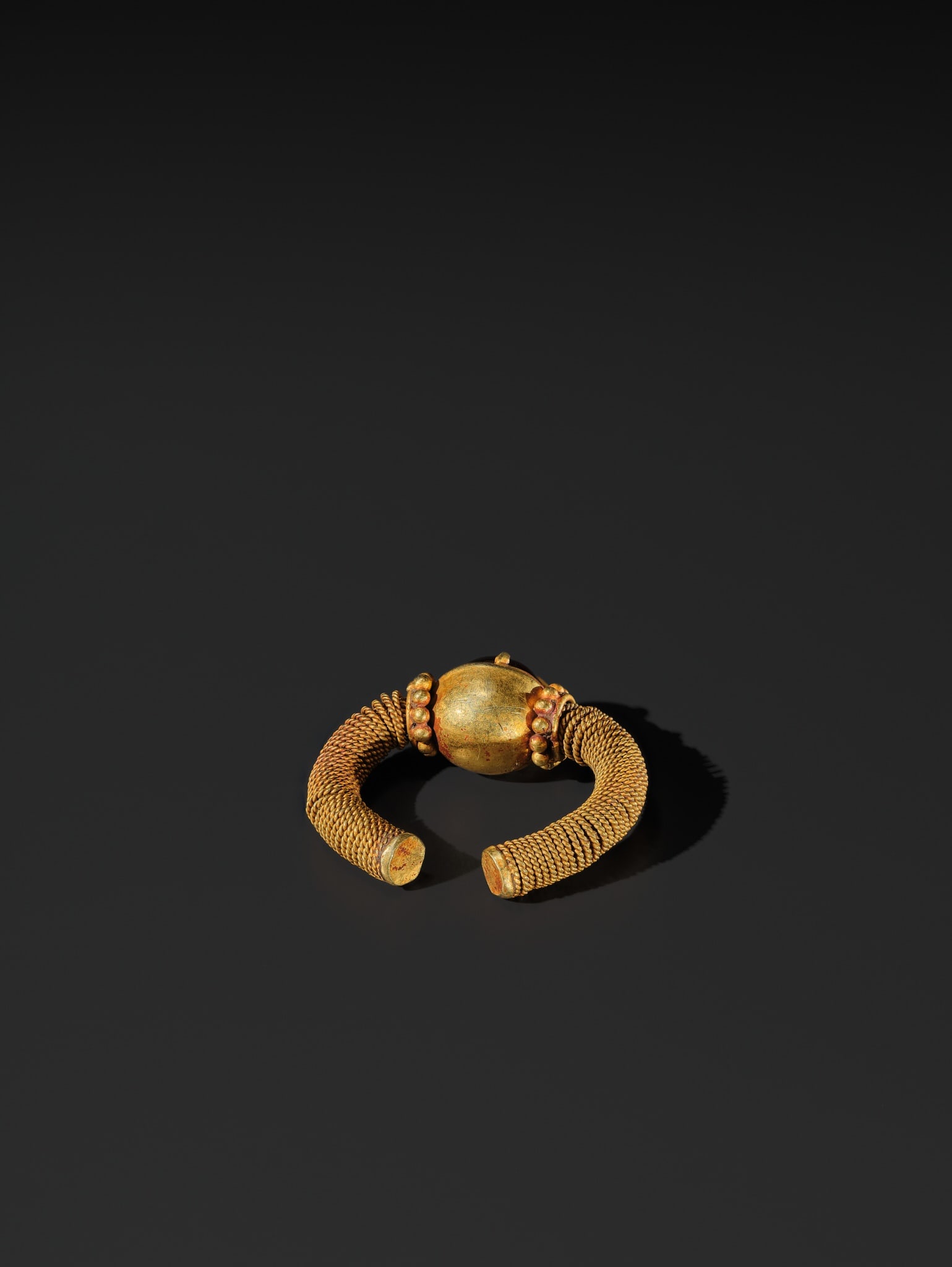 A RUBY-INSET GOLD RING, EAST JAVA, CIRCA 6TH-10TH CENTURY - 9