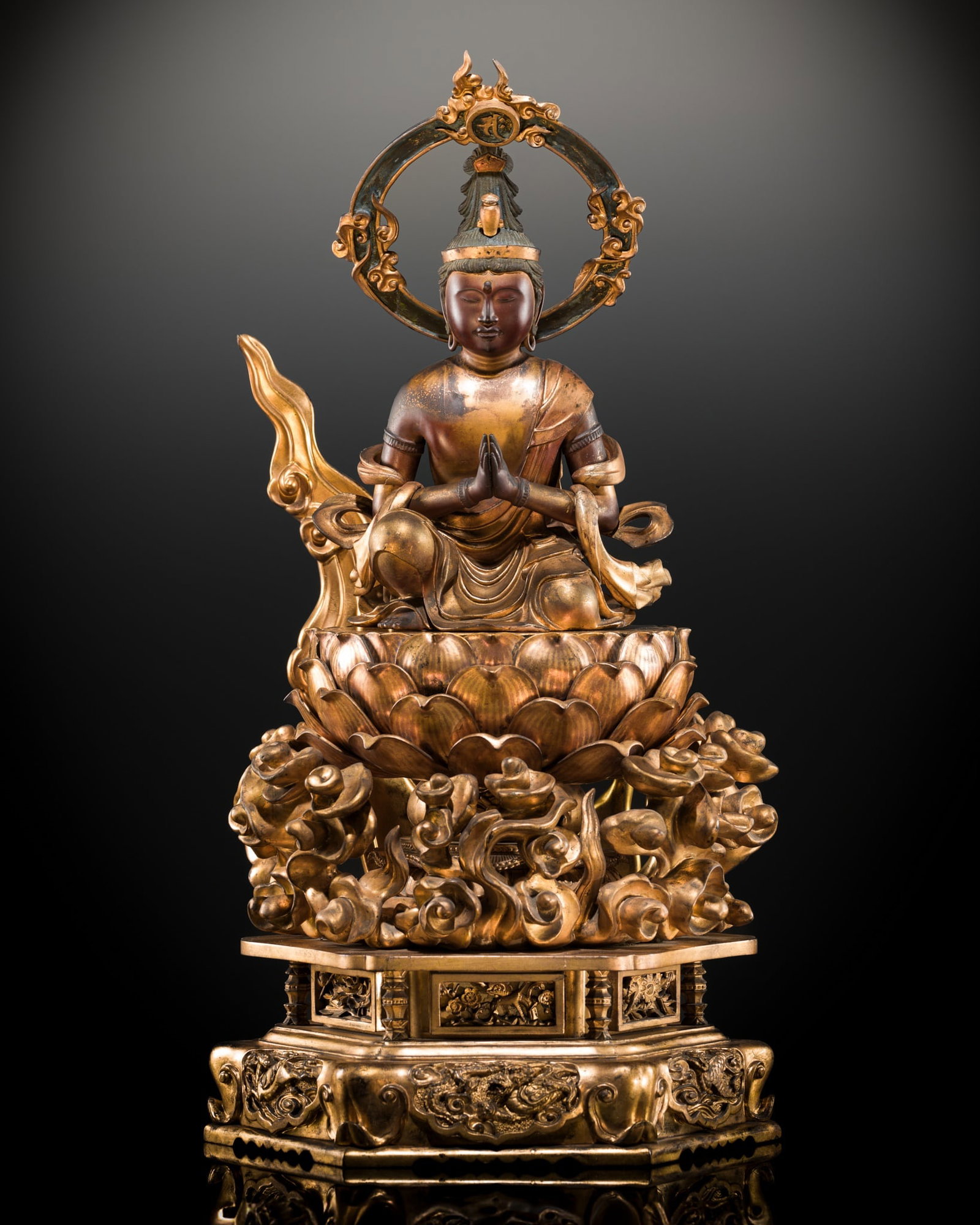 A LARGE (69 CM) AND IMPRESSIVE GILT-LACQUER FIGURE OF SEISHI BOSATSU, EARLY EDO PERIOD: A LARGE (69 CM) AND IMPRESSIVE GILT-LACQUER FIGURE OF SEISHI BOSATSU, EARLY EDO PERIOD Japan, 17th-18th century, early Edo period (1615-1868) Of yosegi-zukuri construction, intricately carved in