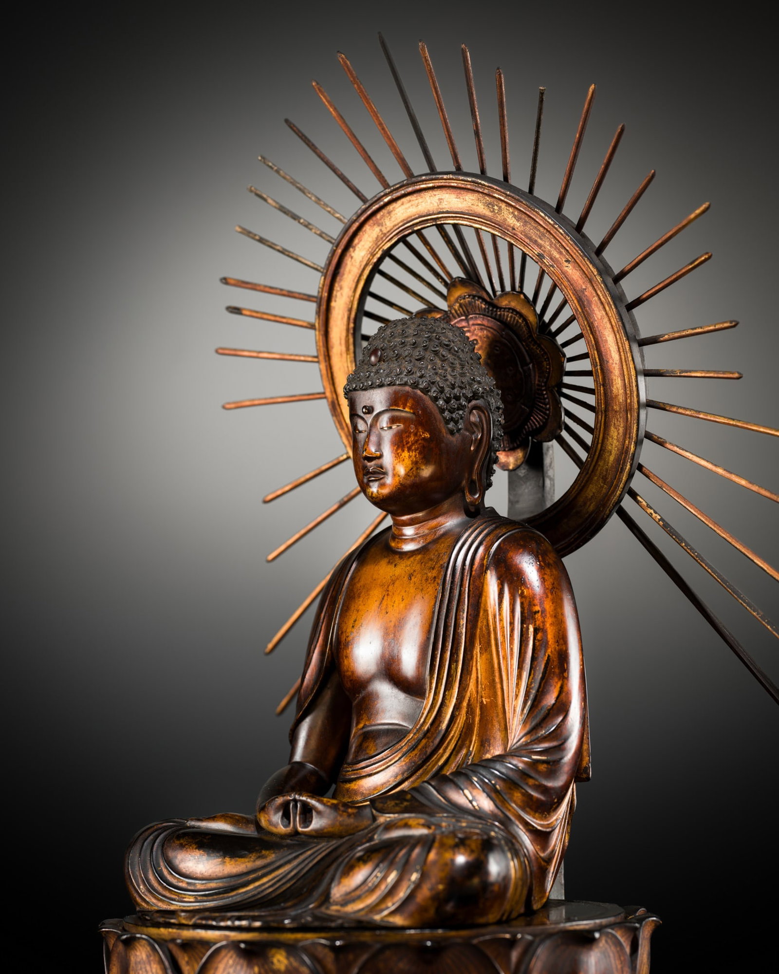 A LARGE (72 CM) AND IMPRESSIVE GILT-LACQUER WOOD FIGURE OF AMIDA NYORAI ON A LOTUS THRONE, 18TH: A LARGE (72 CM) AND IMPRESSIVE GILT-LACQUER WOOD FIGURE OF AMIDA NYORAI ON A LOTUS THRONE, 18TH CENTURY Japan, 18th century, Edo period (1615-1868) This finely crafted, large figure is constructed usi