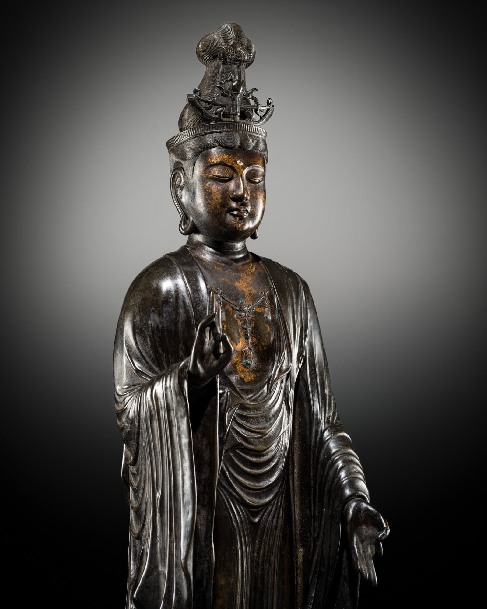 THE LARGE AND IMPRESSIVE 'KASTEEL DE HAAR' GILT-LACQUERED BRONZE FIGURE OF KANNON BOSATSU, LATE EDO: THE LARGE AND IMPRESSIVE 'KASTEEL DE HAAR' GILT-LACQUERED BRONZE FIGURE OF KANNON BOSATSU, LATE EDO TO MEIJI PERIOD Japan, 19th century, late Edo (1615-1868) to Meiji period (1868-1912) The tall stand