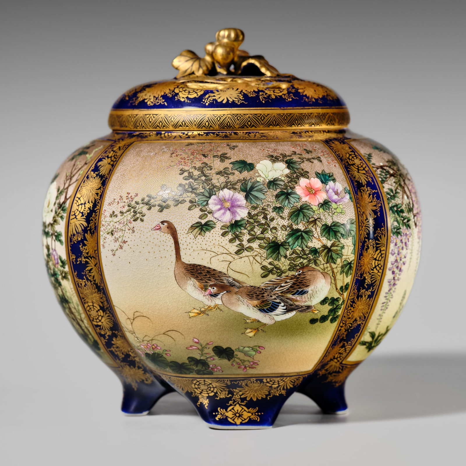 KINKOZAN: A SUPERB AND LARGE SATSUMA CERAMIC KORO (INCENSE BURNER) (1 of 17)