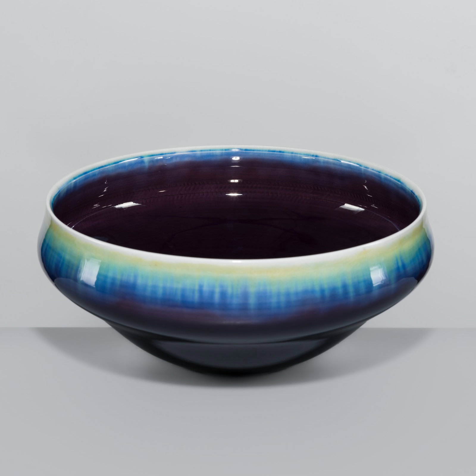 TOKUDA YASOKICHI III: A FINE AND RARE KUTANI GLAZED PORCELAIN BASIN (1 of 12)