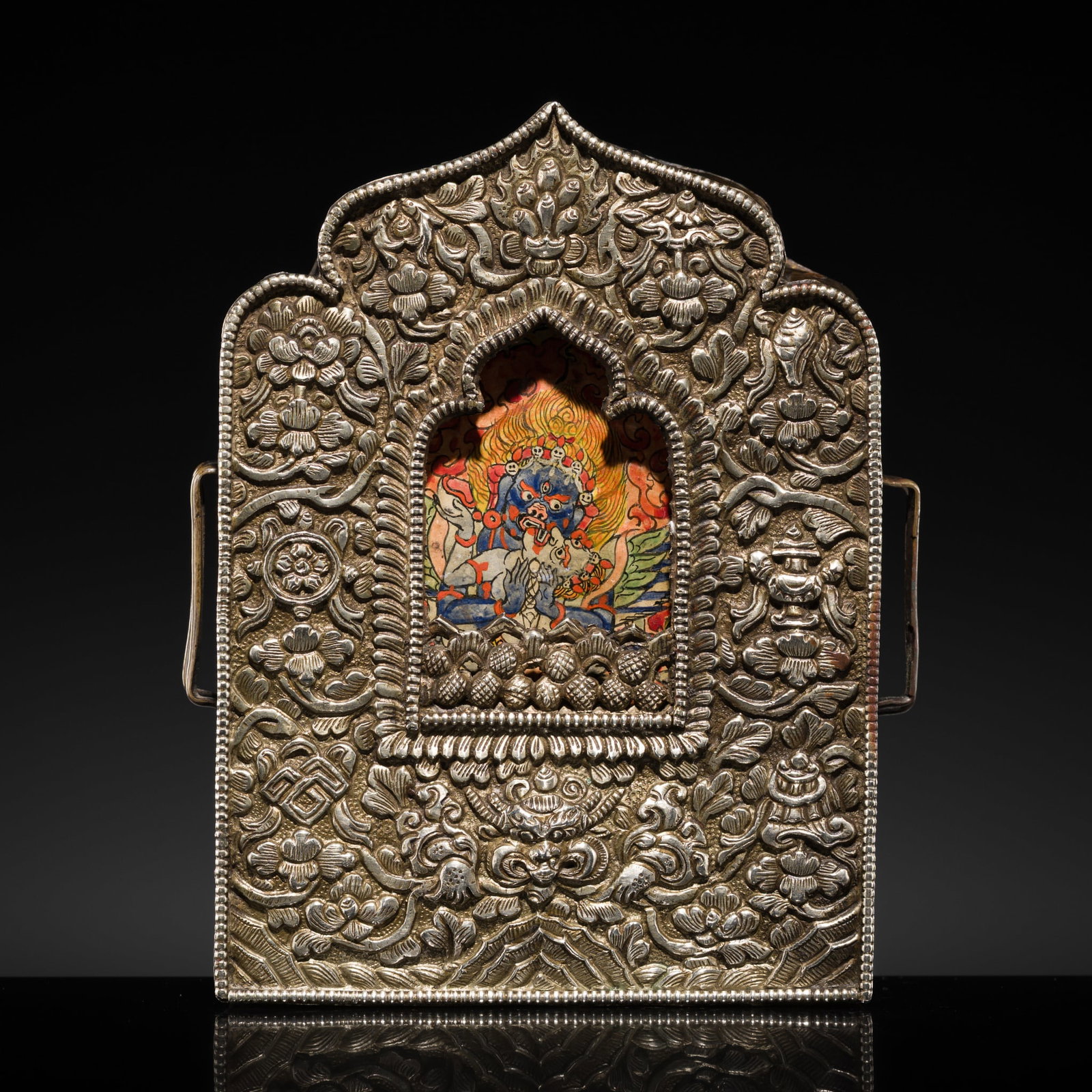 A REPOUSSÉ SILVER AND COPPER GAU WITH A PAINTING OF MAHAKALA AND CONSORT, 18TH-19TH CENTURY (1 of 16)