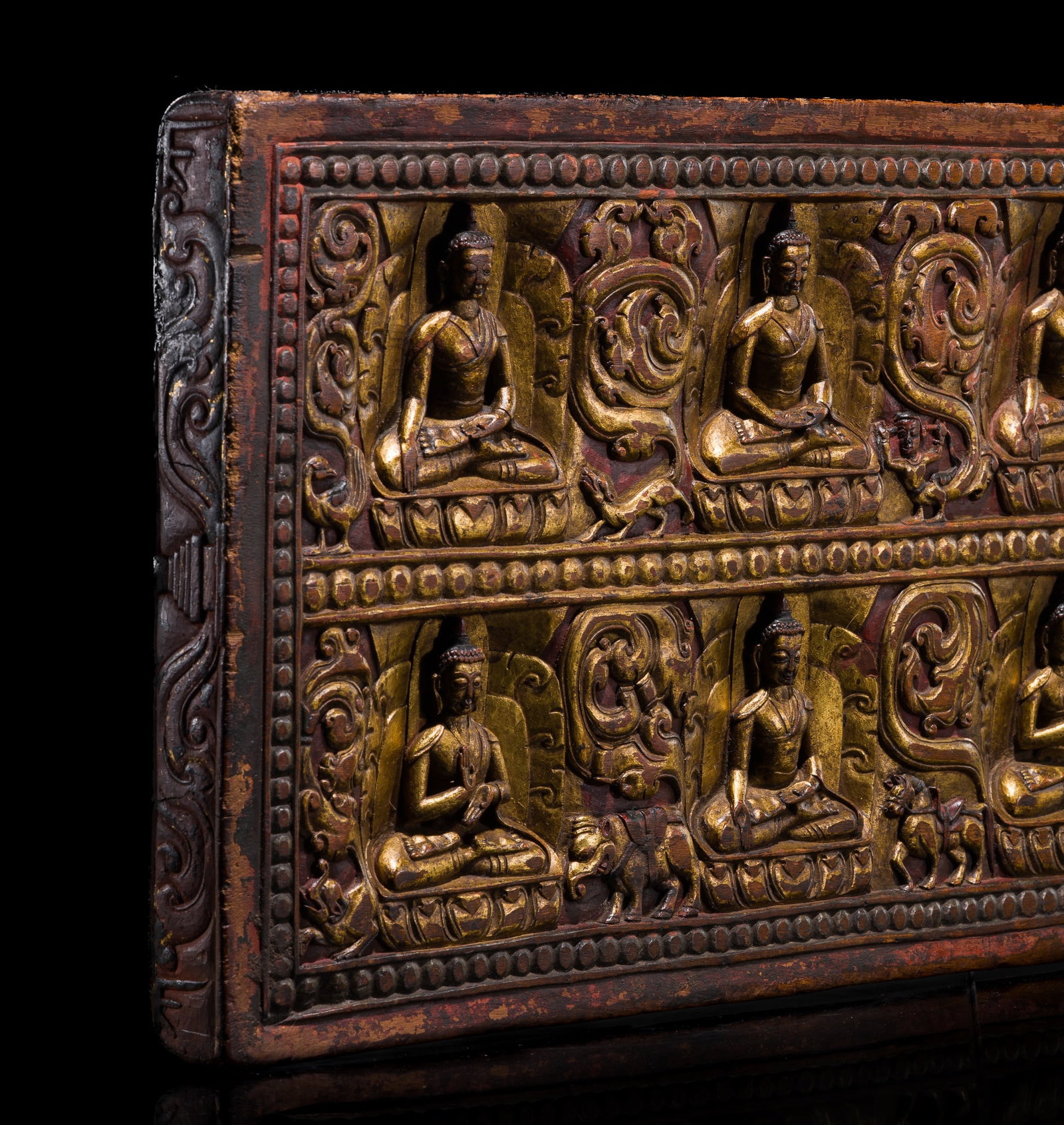 A GILT LACQUERED WOOD MANUSCRIPT COVER WITH THE TEN BUDDHAS, 13TH CENTURY (1 of 14)