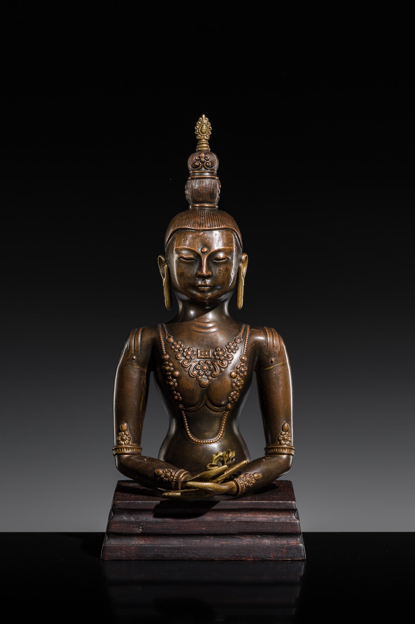 A PARCEL-GILT COPPER REPOUSSÉ BUST OF AMITAYUS, DOLONNOR STYLE, 18TH-19TH CENTURY (1 of 11)