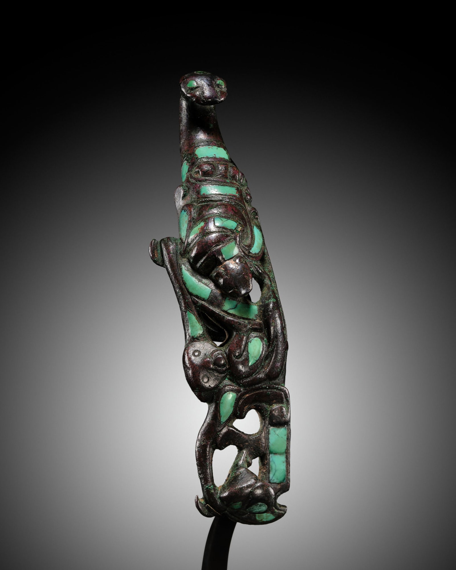 A TURQUOISE INLAID BRONZE 'MONKEY AND TORTOISE' BELT HOOK, HAN DYNASTY (1 of 16)