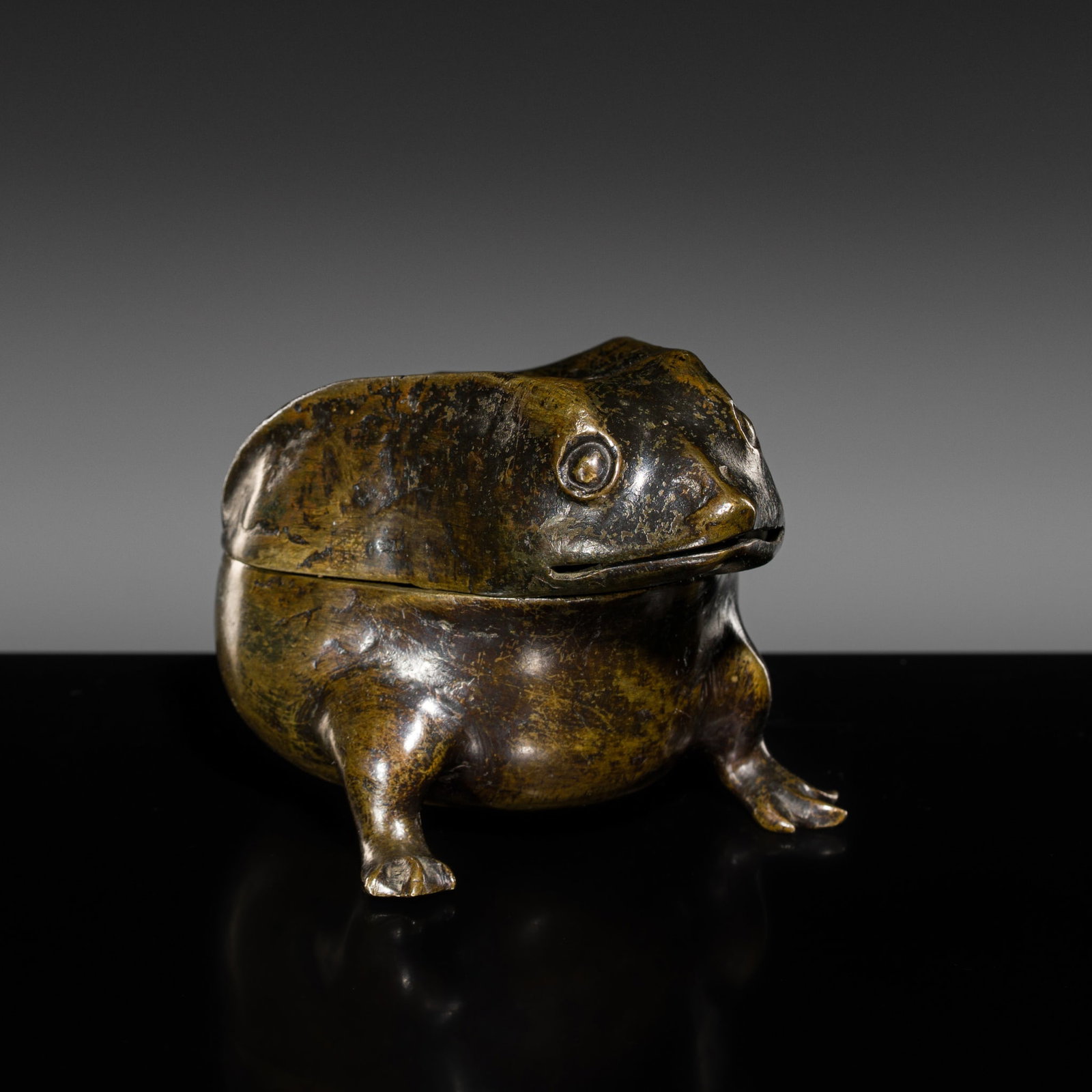 A BRONZE 'THREE-LEGGED TOAD' CENSER AND COVER, 17TH-18TH CENTURY (1 of 14)
