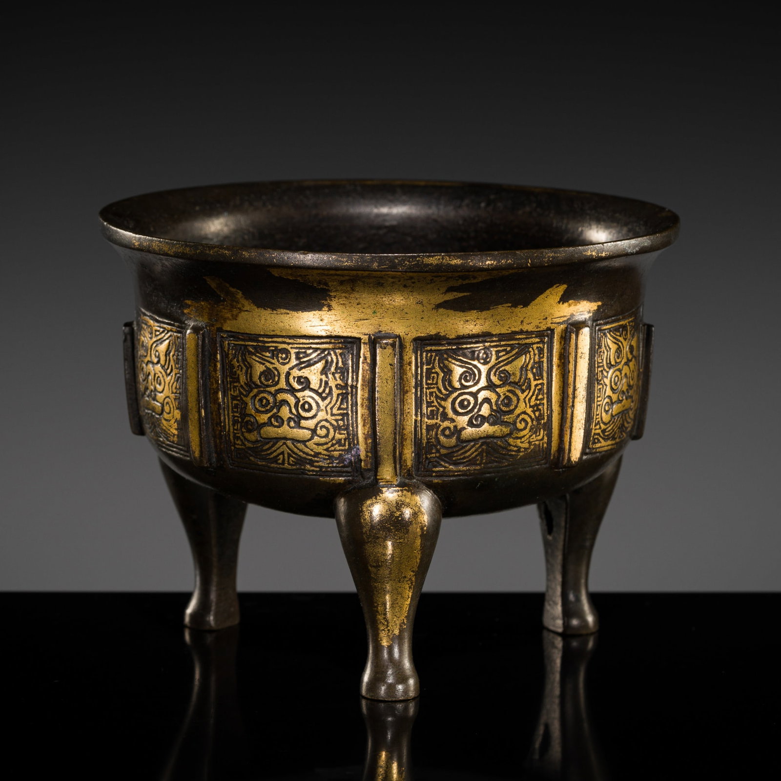 A PARCEL-GILT BRONZE TRIPOD CENSER, 17TH-18TH CENTURY (1 of 13)
