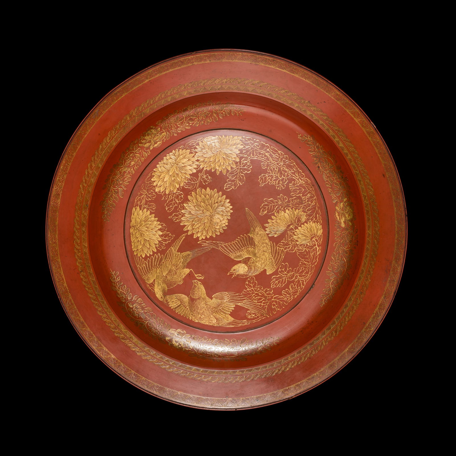 A 'QIANGJIN' ENGRAVED AND GILT-DECORATED RED LACQUER DISH WITH SPARROWS AND CHRYSANTHEMUMS, RYUKYU (1 of 10)