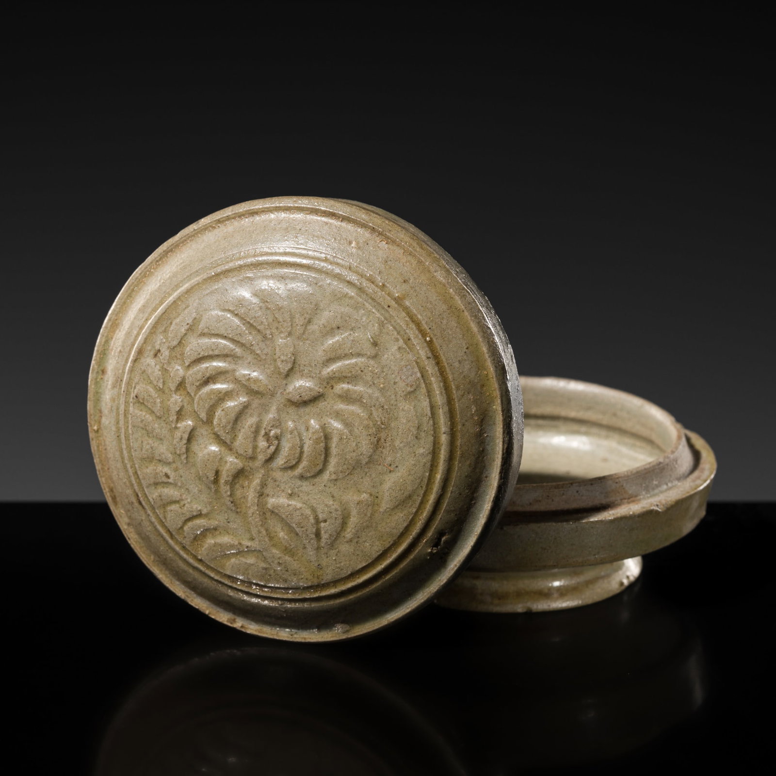 A YUEYAO CARVED AND MOLDED CELADON 'CHRYSANTHEMUM' BOX AND COVER, NORTHERN SONG DYNASTY (1 of 14)