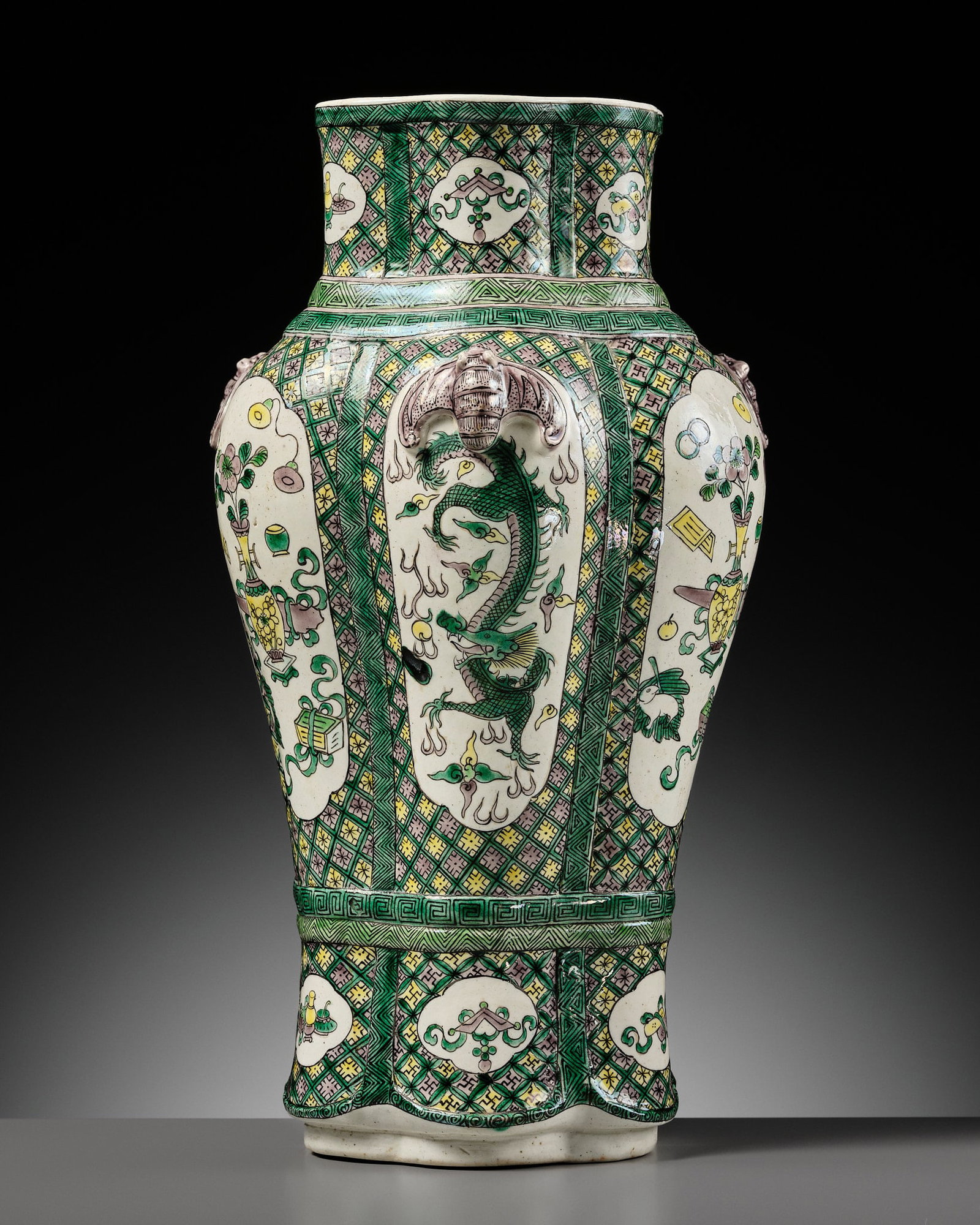 A HEXAGONAL FAMILLE VERTE PORCELAIN 'DRAGON' VASE, KANGXI PERIOD (1 of 14)