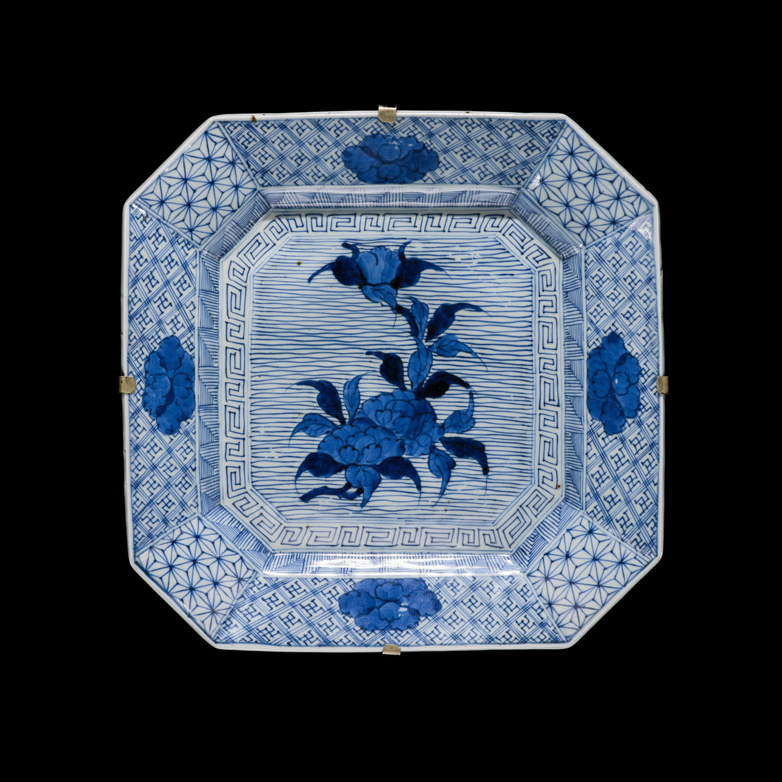 A BLUE AND WHITE IMARI DISH WITH PEONY BLOSSOMS, MEIJI PERIOD (1 of 8)