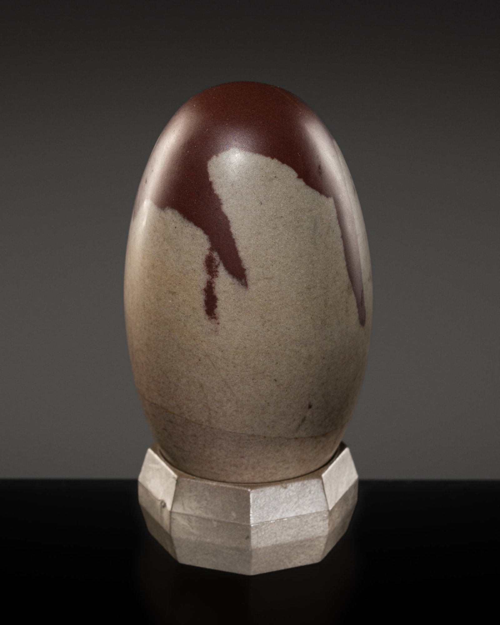 A SMALL STONE COSMIG EGG, BRAHMANDA, NORTHERN INDIA, 19TH CENTURY: A SMALL STONE COSMIG EGG, BRAHMANDA, NORTHERN INDIA, 19TH CENTURY Of typical ovoid form, the finely polished stone of a mottled creamy-white tone with striking natural blood-red markings, appearing to