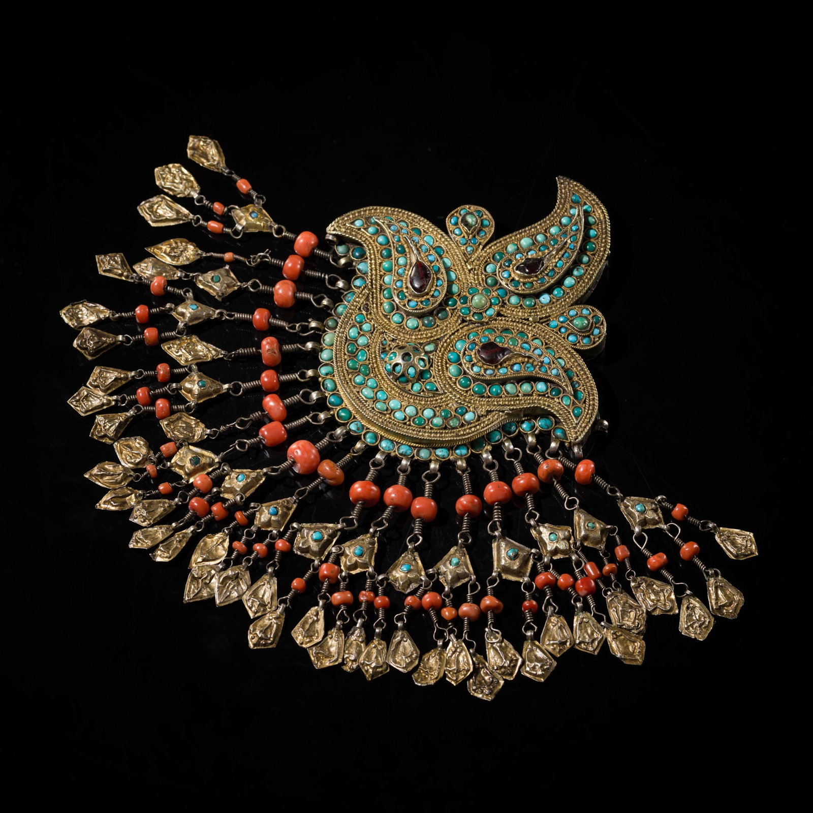 A FINE CORAL AND TURQUOISE INLAID GILT-SILVER HEAD ORNAMENT, BODOM-OY, LATE 19TH-EARLY 20TH: A FINE CORAL AND TURQUOISE INLAID GILT-SILVER HEAD ORNAMENT, BODOM-OY, LATE 19TH-EARLY 20TH Uzbekistan, Xorazm (Khorezm) Region, Khanate of Kiva. Of triple-paisley form inlaid in turquoise and glass c