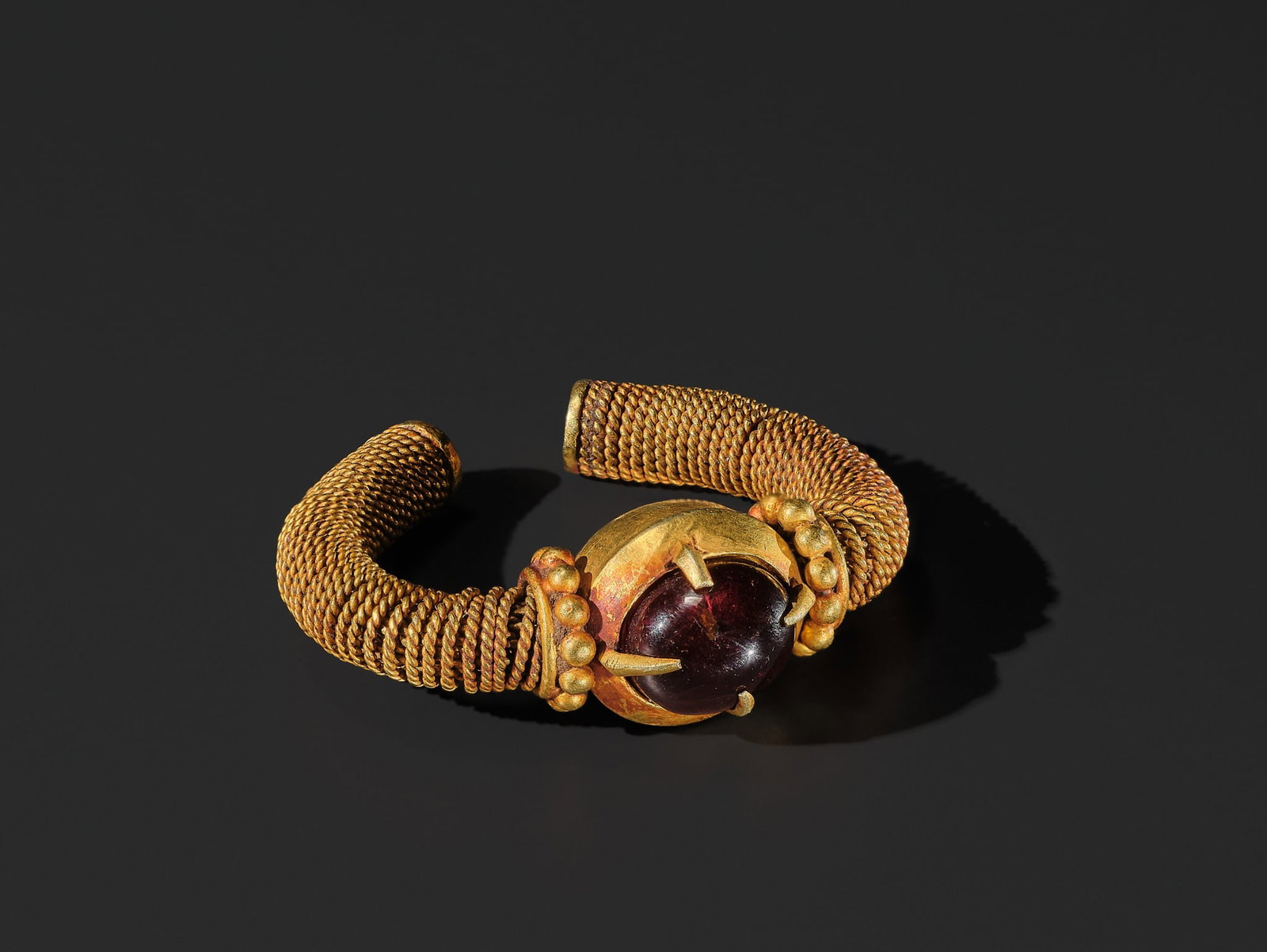 A RUBY-INSET GOLD RING, EAST JAVA, CIRCA 6TH-10TH CENTURY - 11