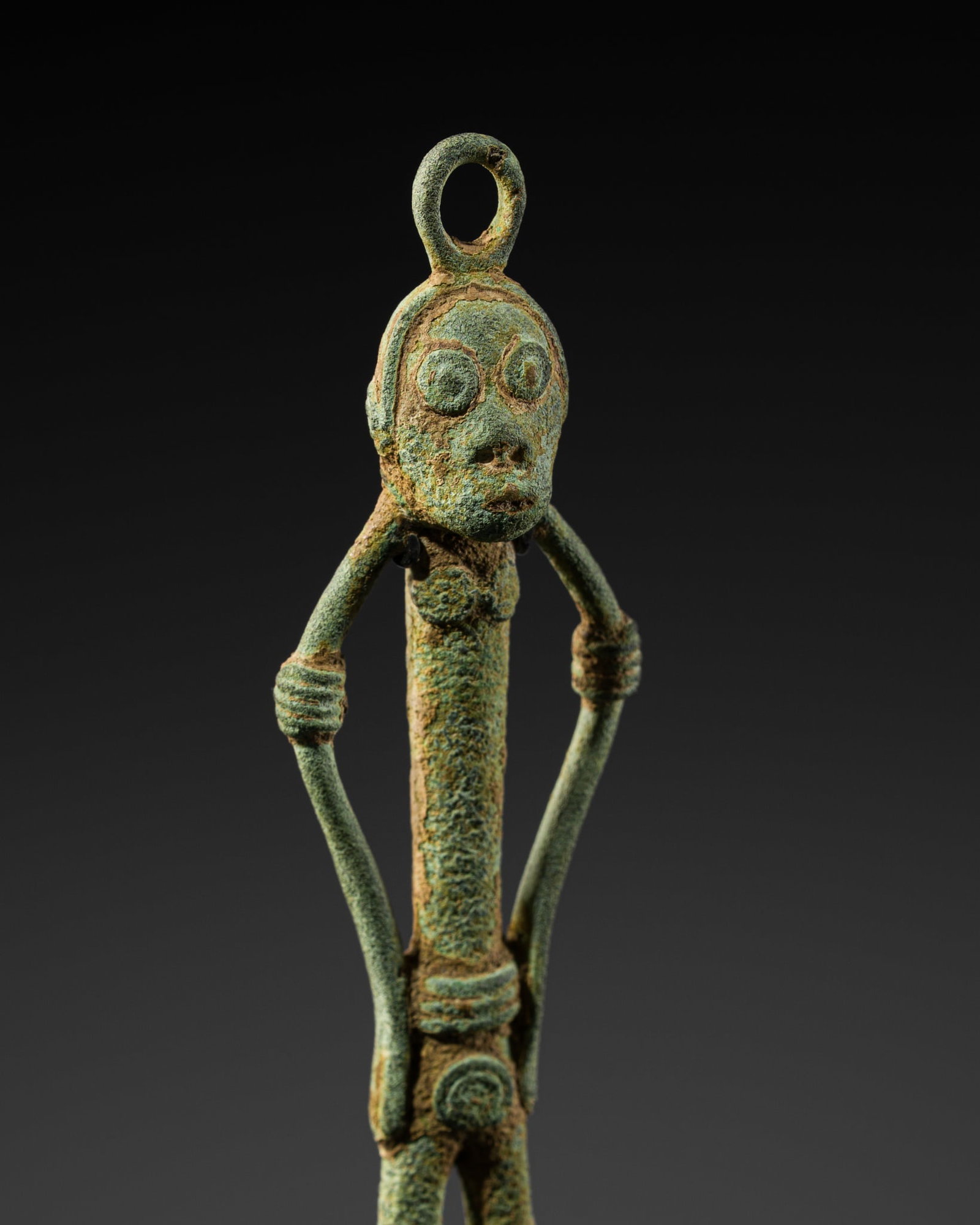 A RARE FEMALE HUMANOID BRONZE FIGURE, DONG SON CULTURE (1 of 15)