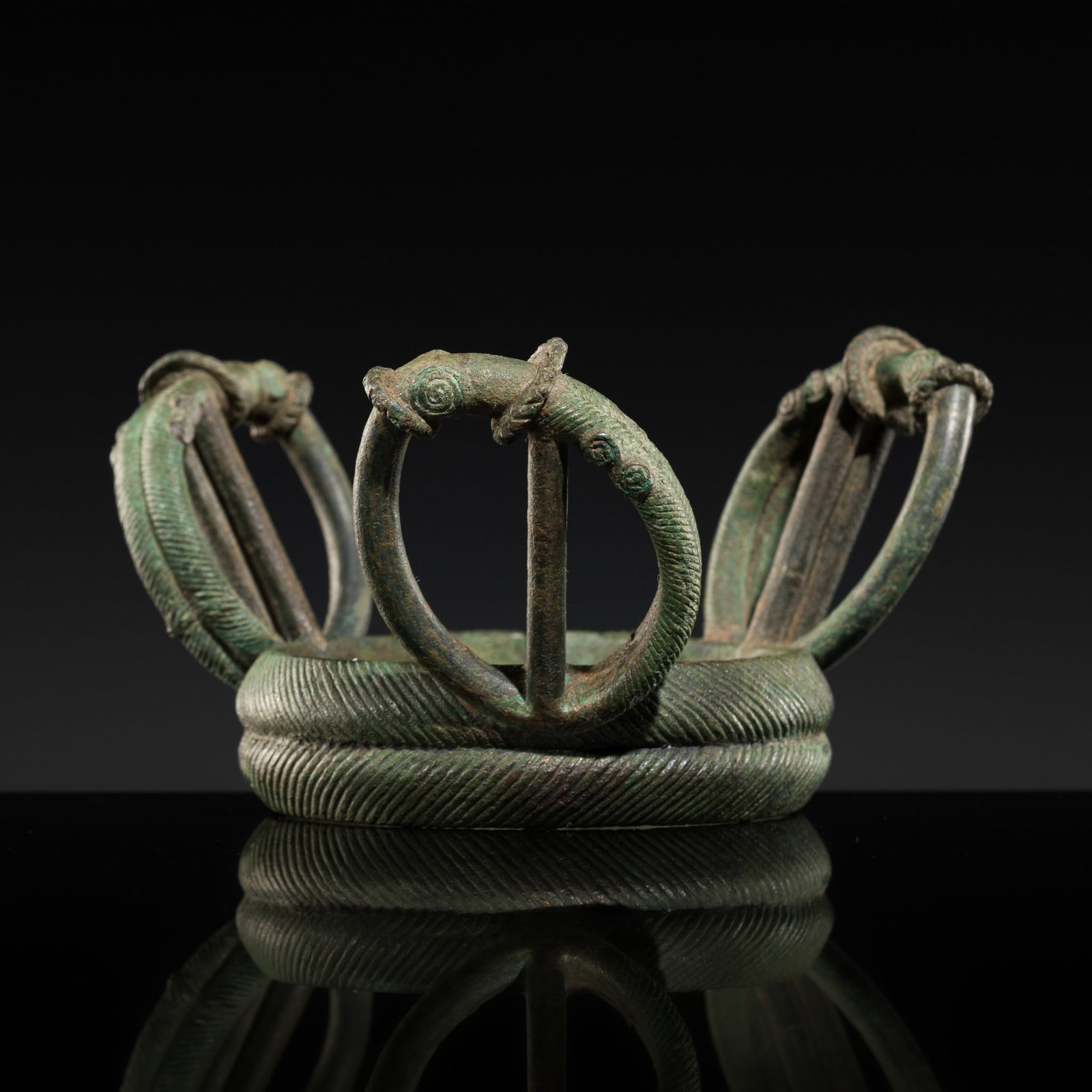 A BRONZE 'ELEPHANT' BRACELET, PERI-DONGSONIAN CULTURE, NORTHEASTERN THAILAND, CIRCA 500-200 BC: A BRONZE 'ELEPHANT' BRACELET, PERI-DONGSONIAN CULTURE, NORTHEASTERN THAILAND, CIRCA 500-200 BC Published & Exhibited: Martin Doustar, Austronesia & Beyond, Parcours des Mondes 2023, Paris, p. 