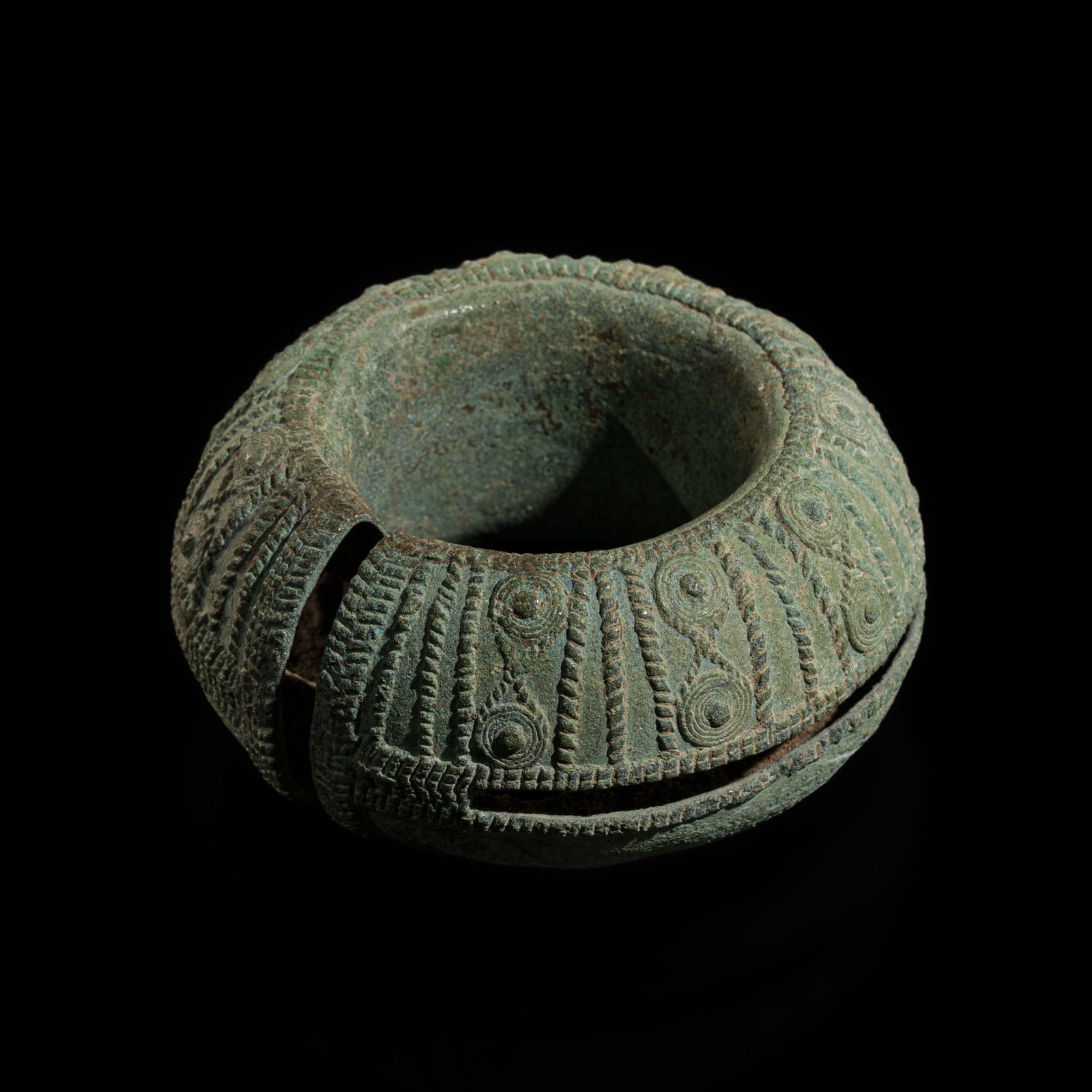 A PERI-DONGSONIAN ANKLET, BAN CHIANG, 400-200 BC (1 of 12)