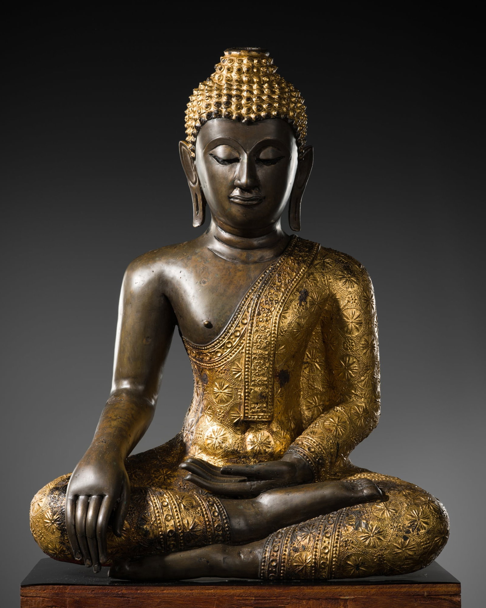 A GILT-LACQUERED BRONZE FIGURE OF BUDDHA, RATTANAKOSIN KINGDOM (1 of 10)